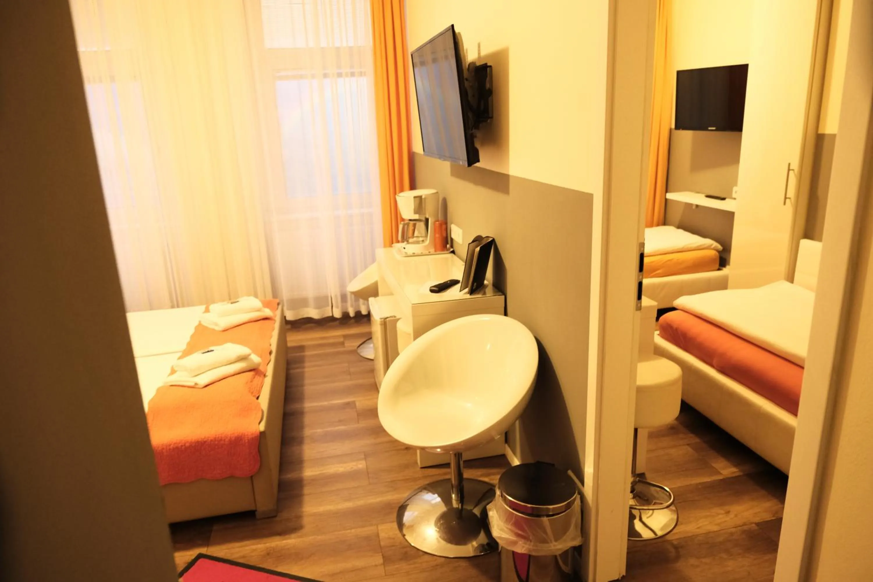 Bed in City Guesthouse Pension Berlin