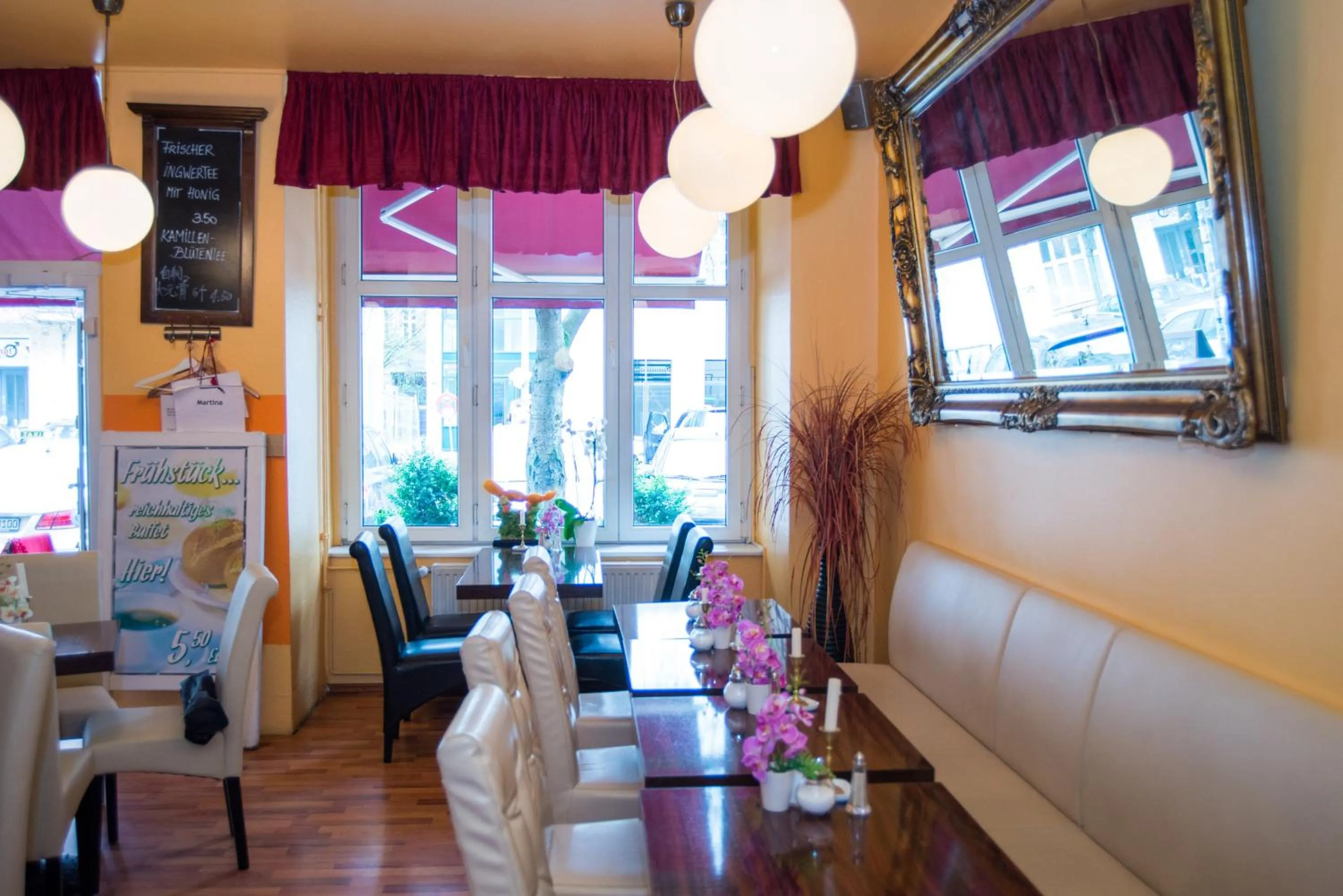 Restaurant/places to eat in City Guesthouse Pension Berlin