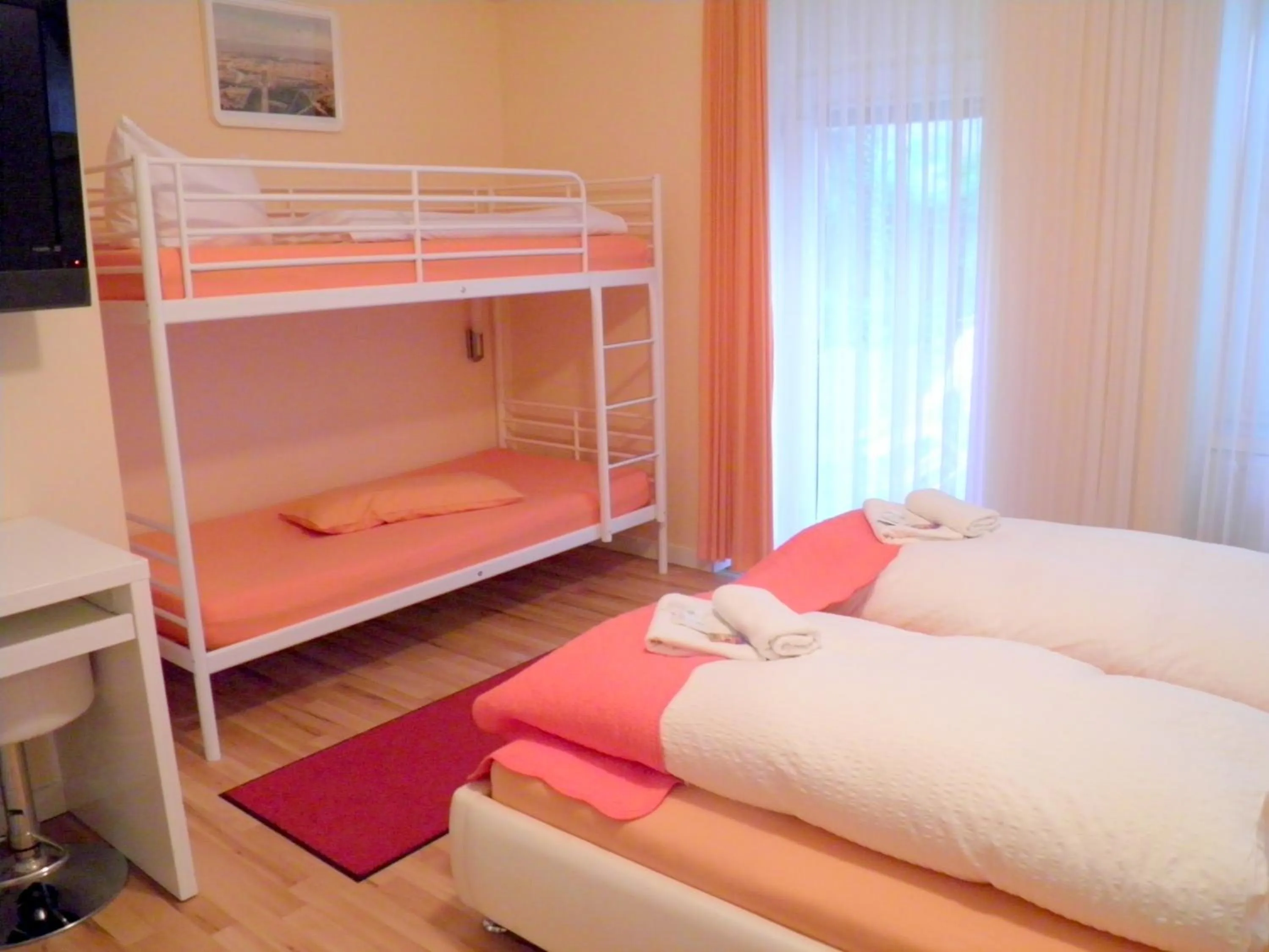 Photo of the whole room, Bed in City Guesthouse Pension Berlin