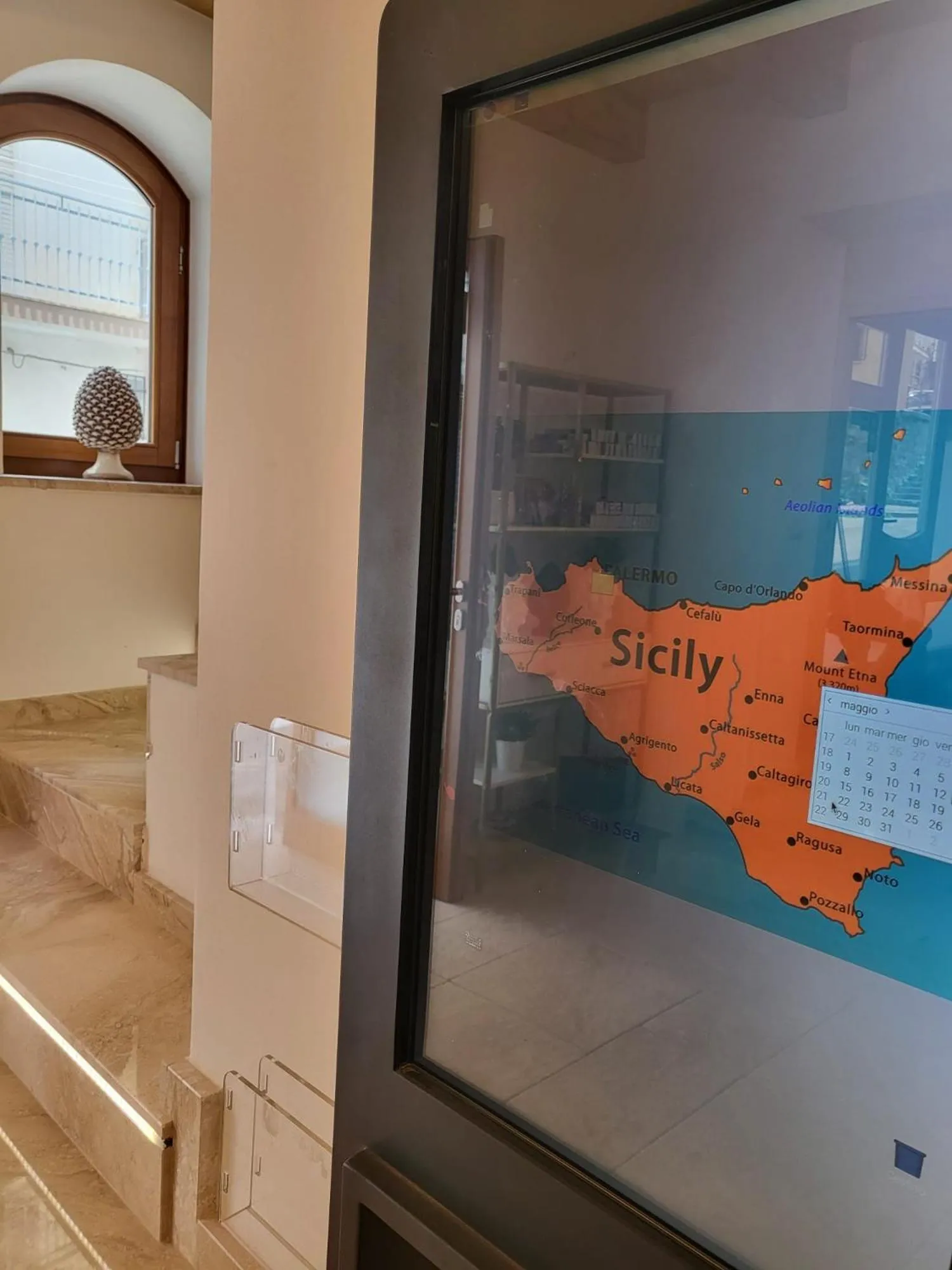 Text overlay in Atrium