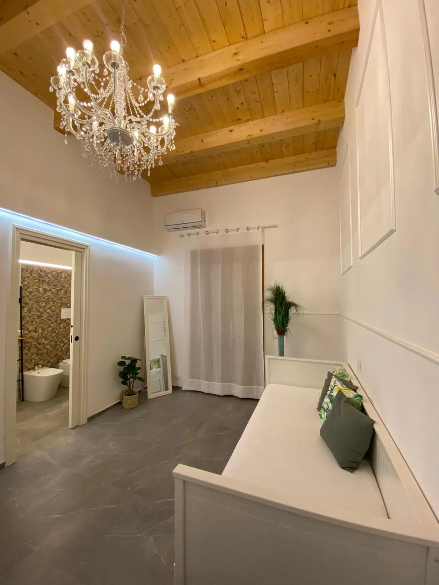 Photo of the whole room in Atrium