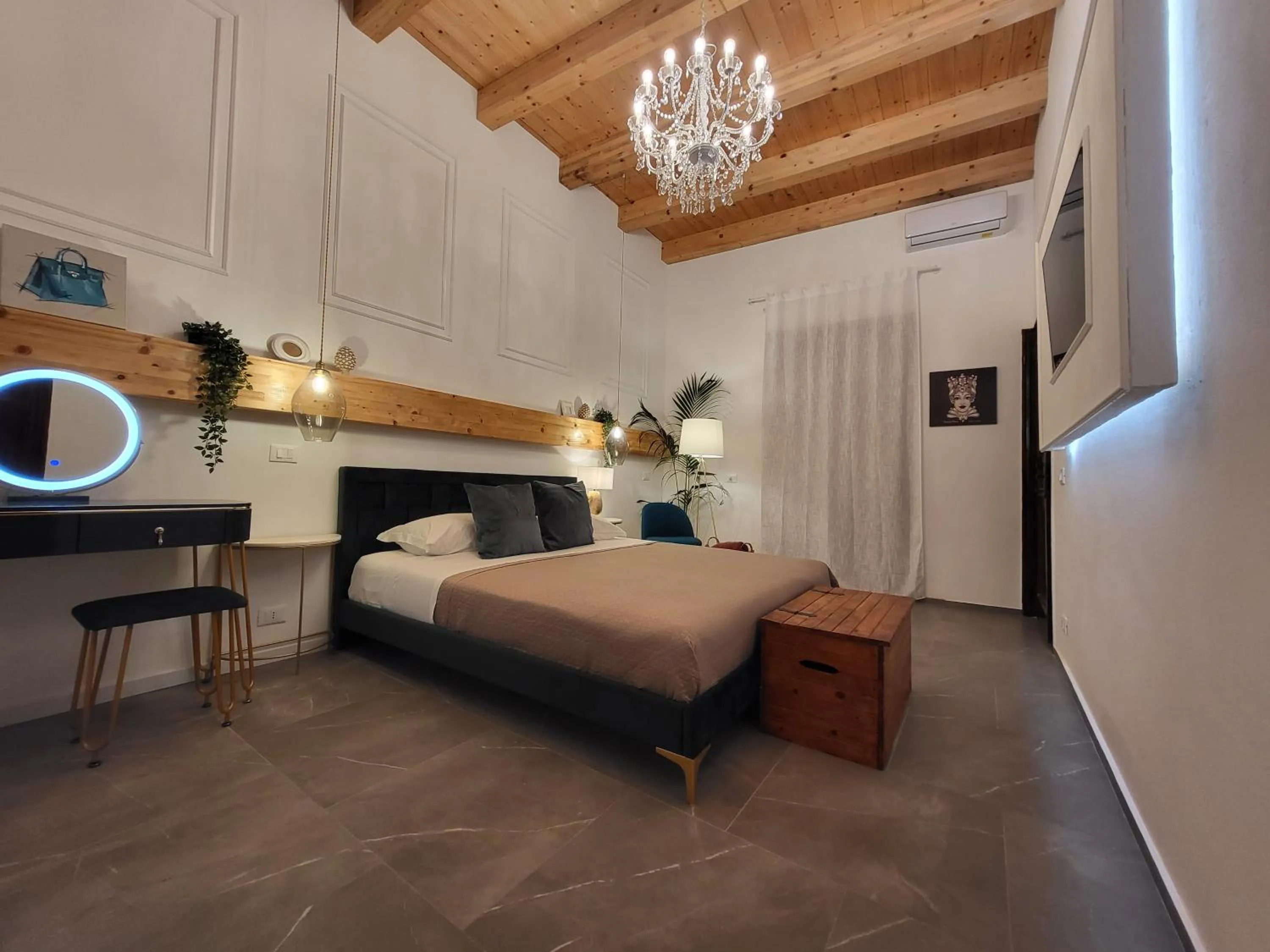 Bedroom, Bed in Atrium