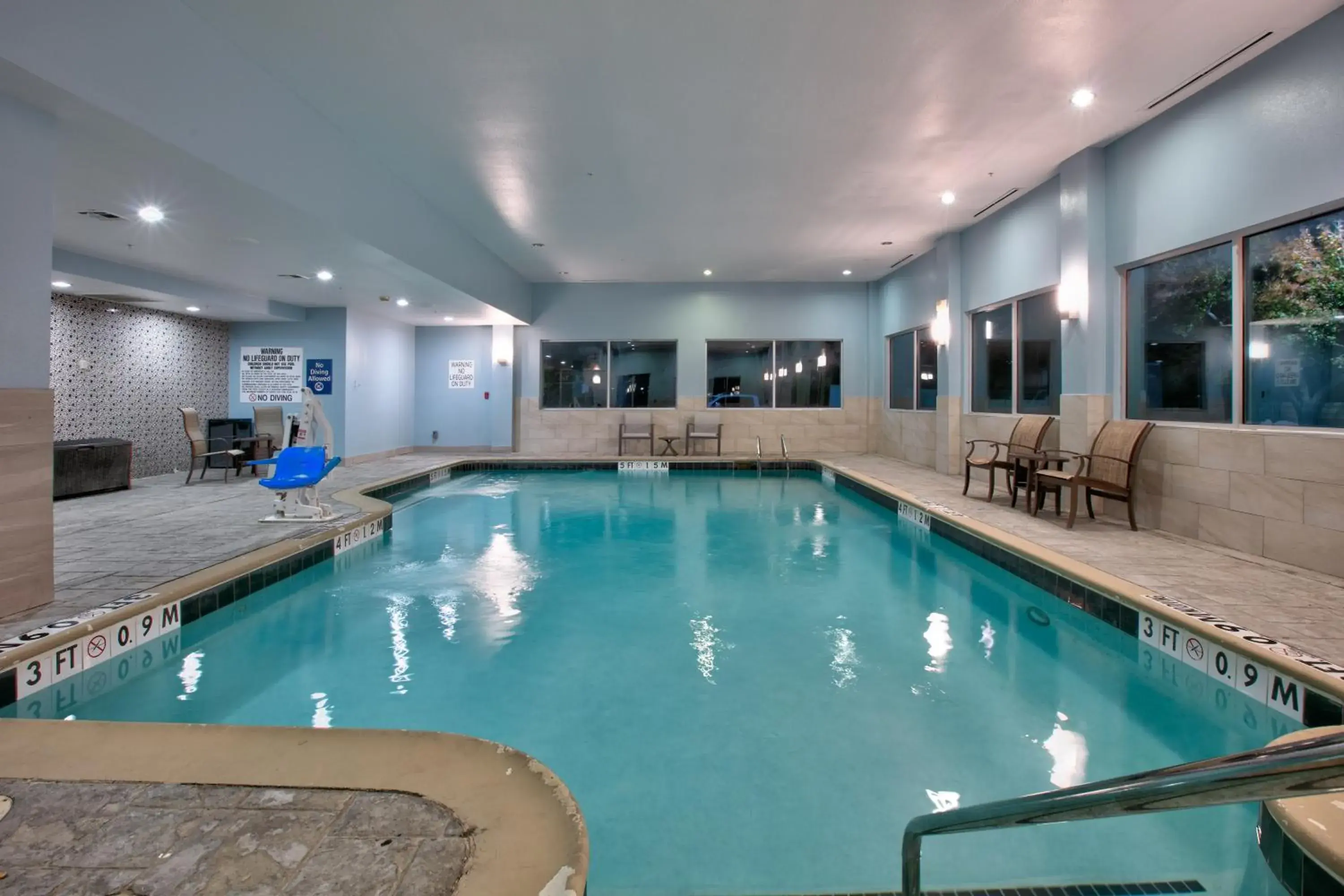 Swimming pool in Holiday Inn Express & Suites North Dallas at Preston by IHG Swimming pool in Holiday Inn Express & Suites North Dallas at Preston by IHG