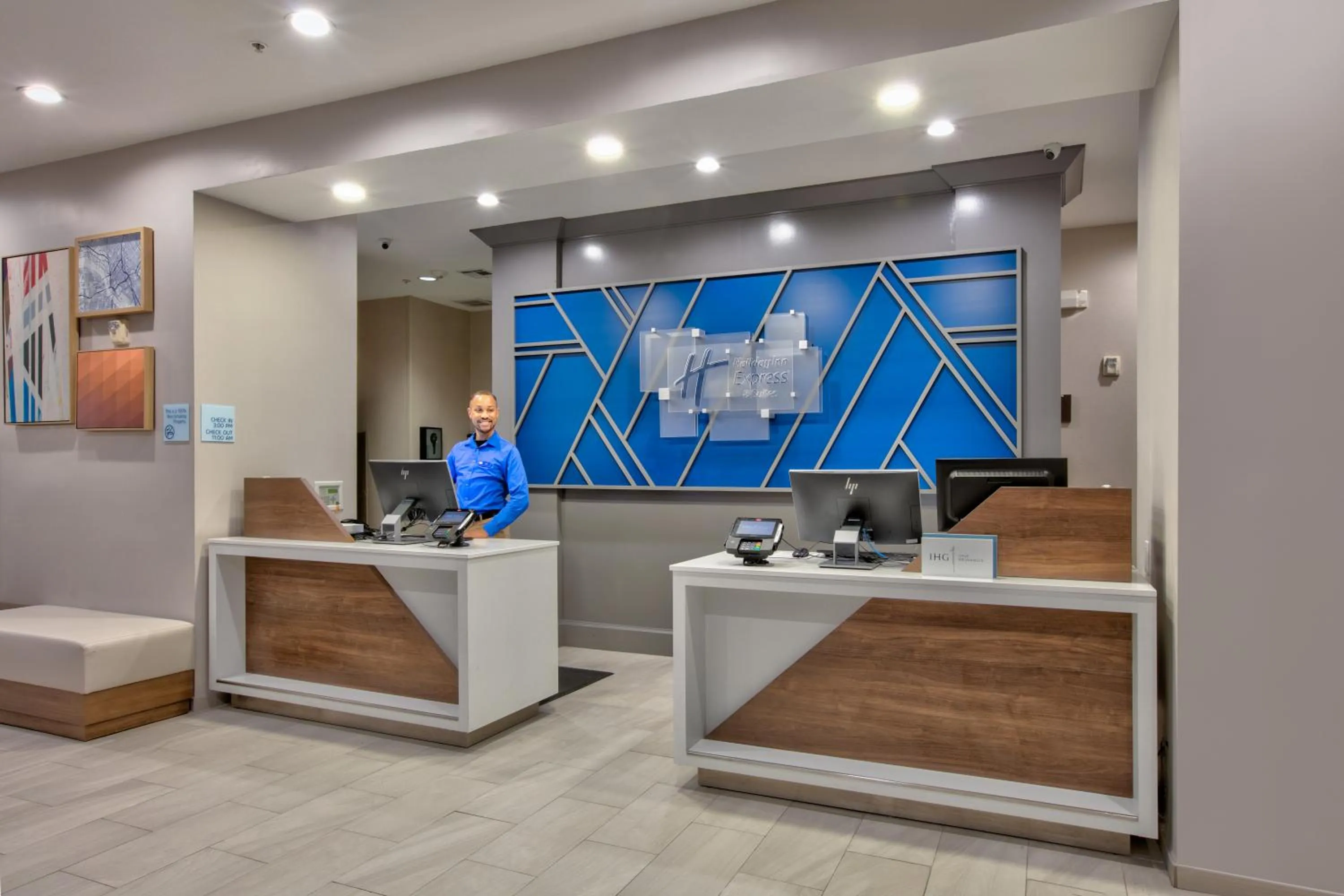 Lobby or reception in Holiday Inn Express & Suites North Dallas at Preston by IHG
