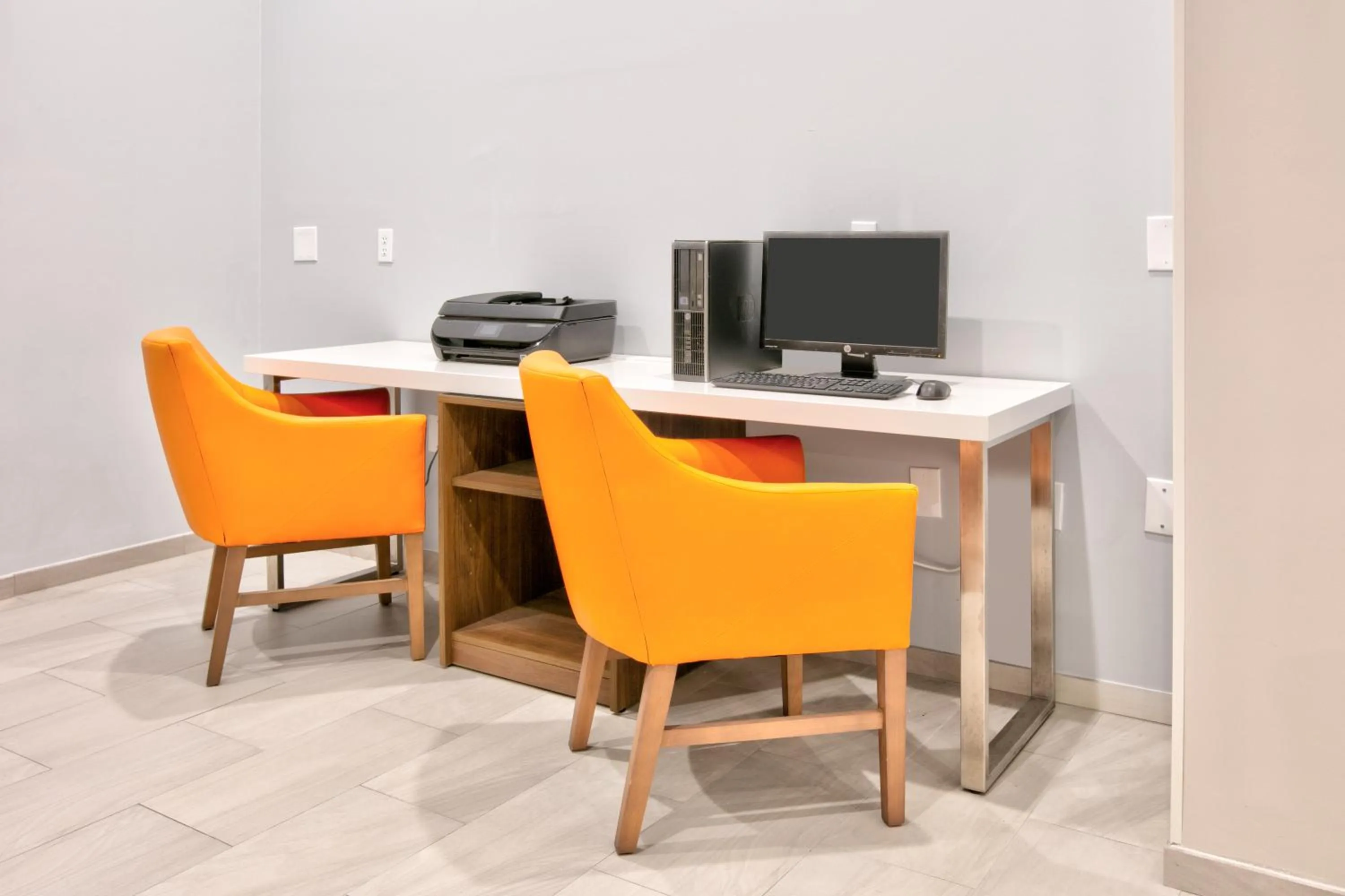 Business facilities in Holiday Inn Express & Suites North Dallas at Preston by IHG