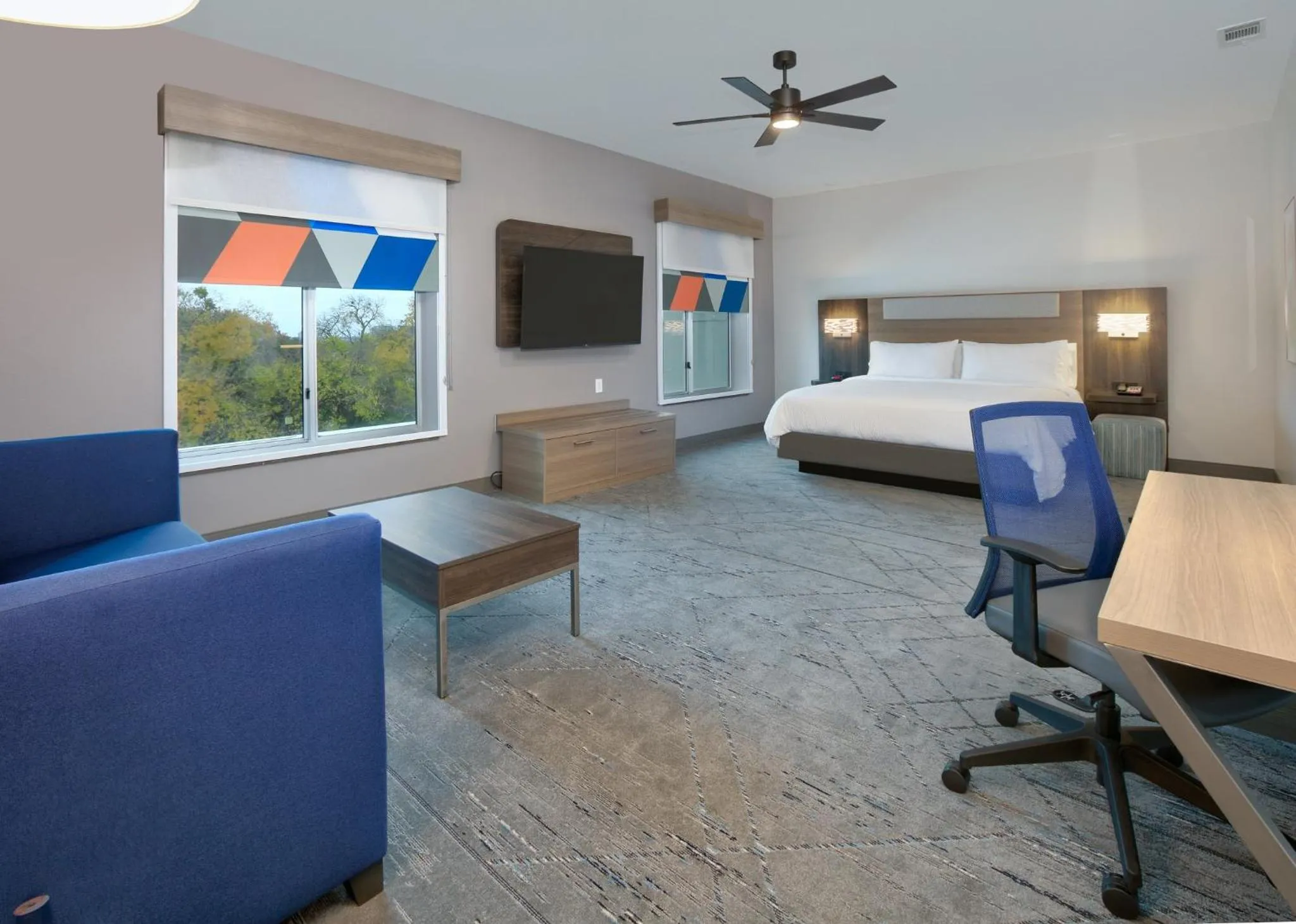 Photo of the whole room, Bed in Holiday Inn Express & Suites North Dallas at Preston by IHG