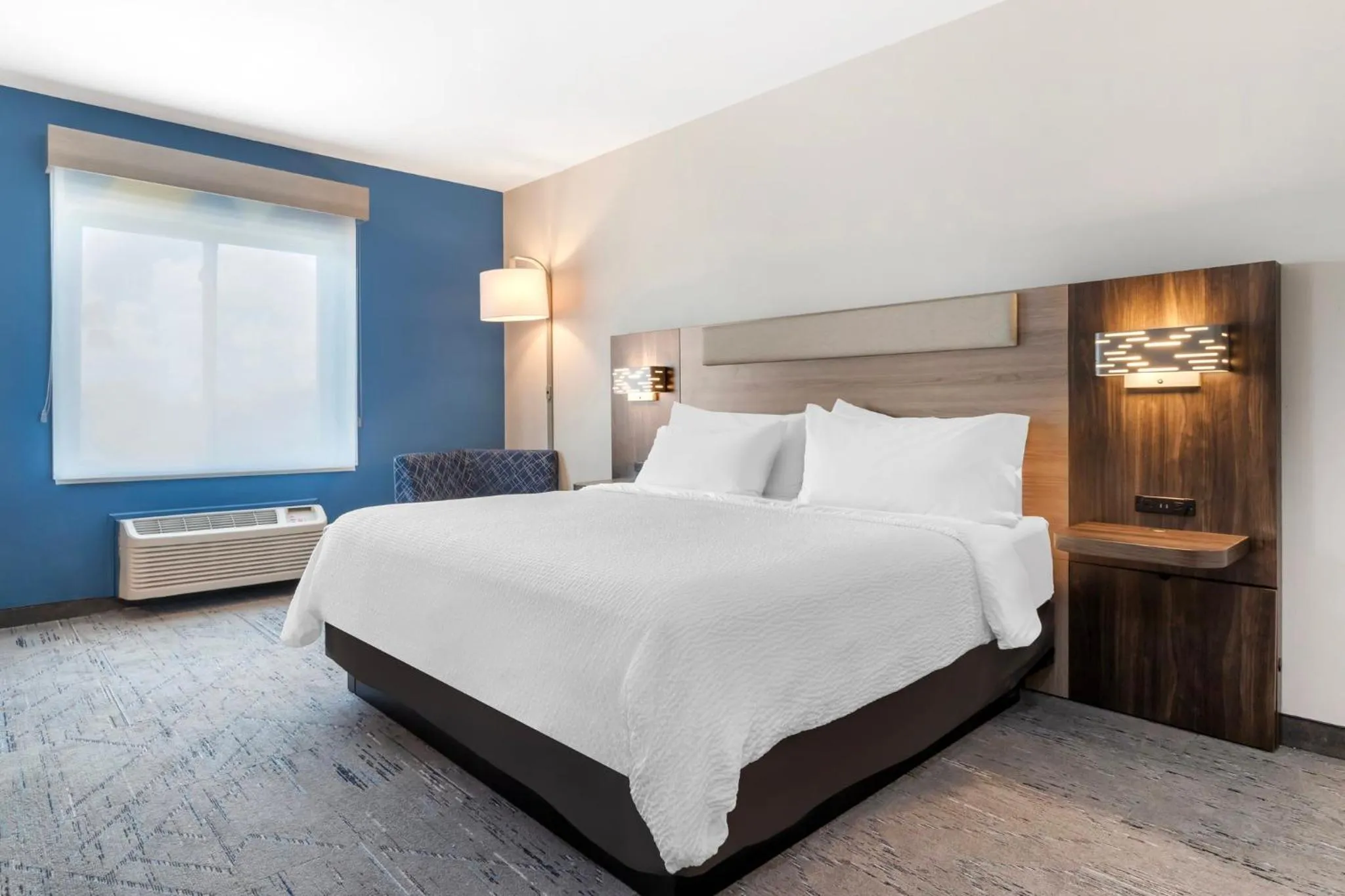 Photo of the whole room, Bed in Holiday Inn Express Hotel and Suites Alice by IHG