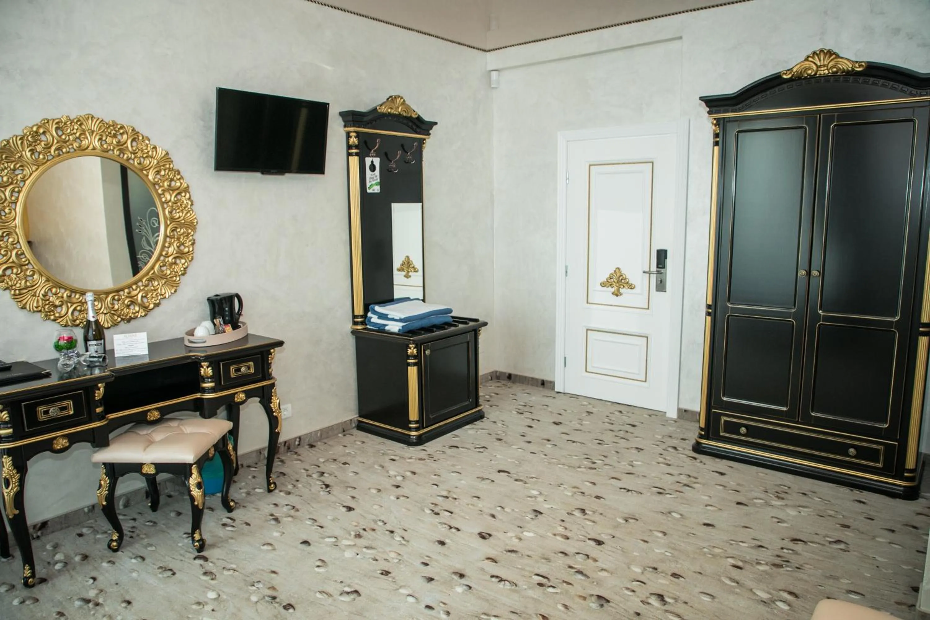 Almar Lake View Boutique H Adults Only