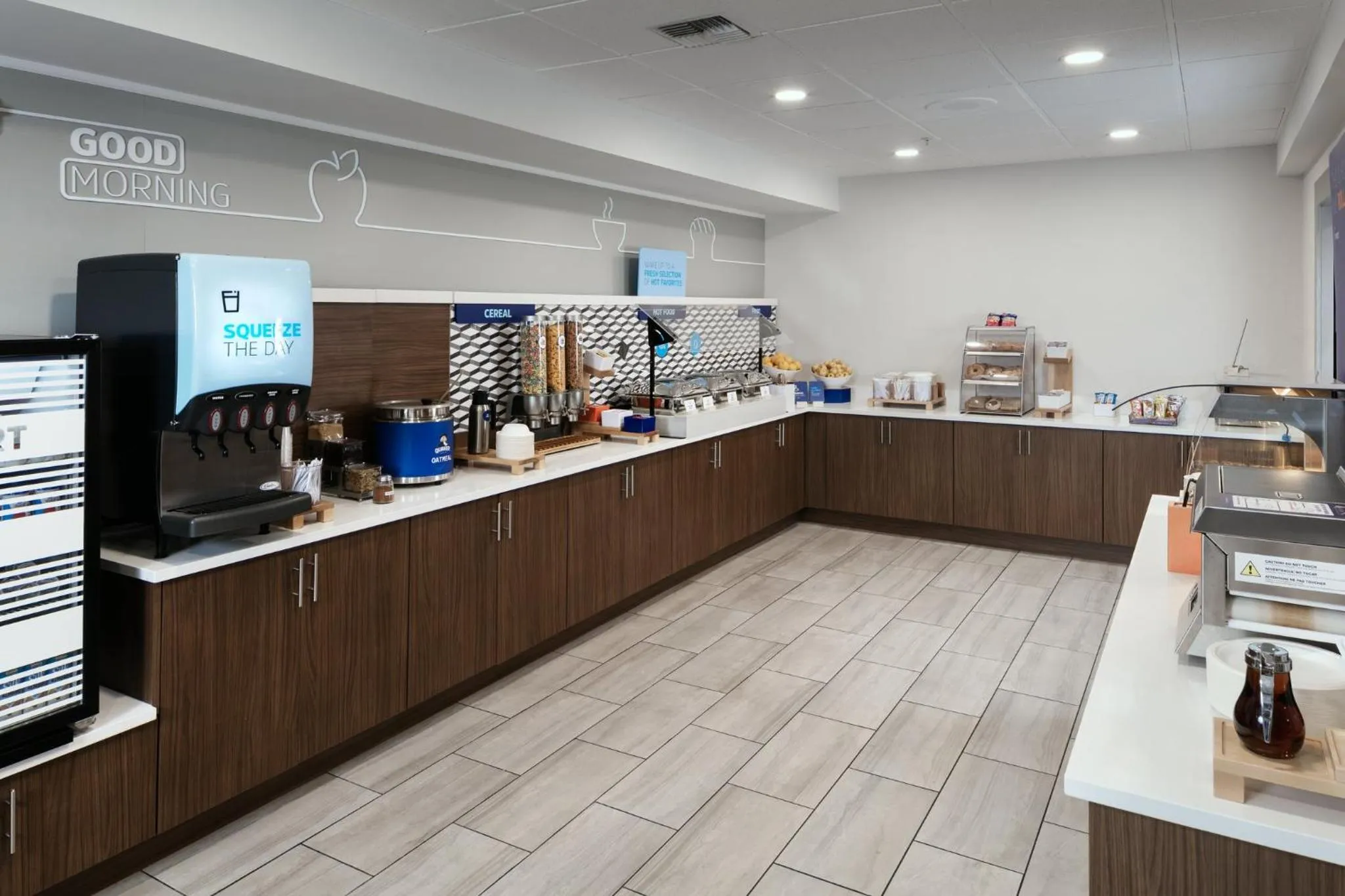 Breakfast in Holiday Inn Express Corvallis-On the River by IHG