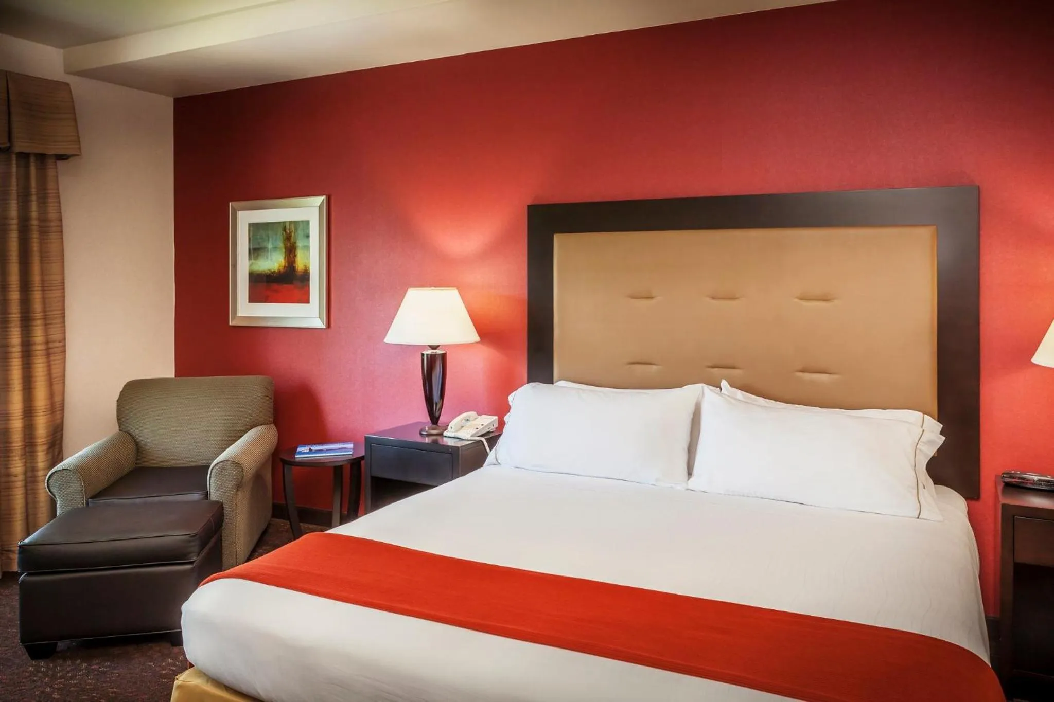 Photo of the whole room, Bed in Holiday Inn Express Corvallis-On the River by IHG