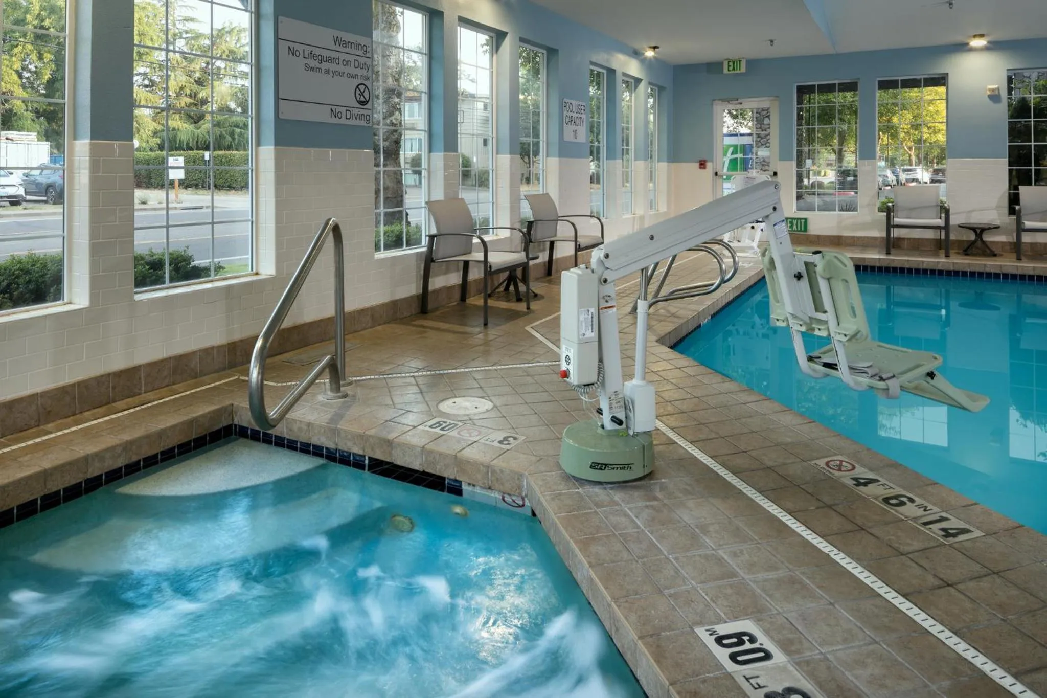 Swimming pool in Holiday Inn Express Corvallis-On the River by IHG