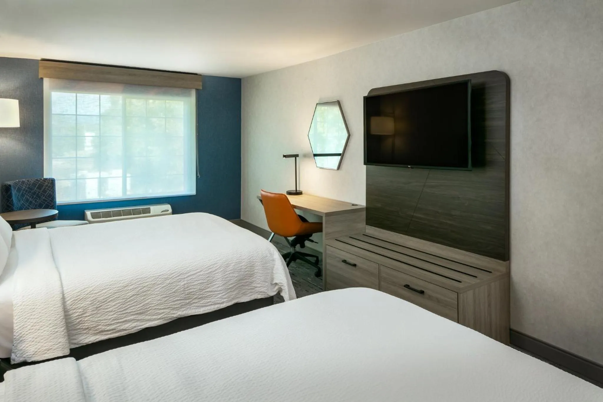 Photo of the whole room, Bed in Holiday Inn Express Corvallis-On the River by IHG