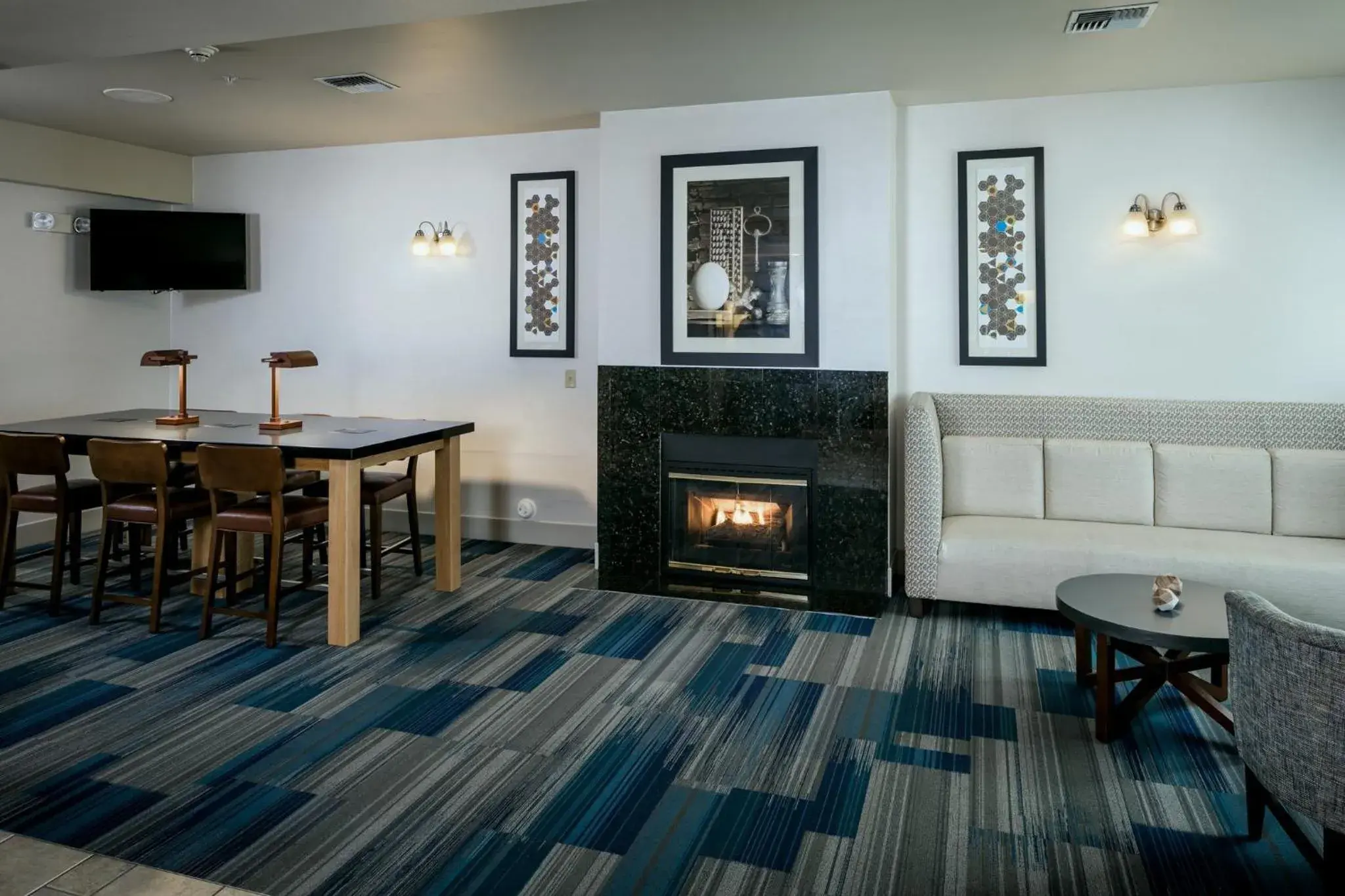 Property building in Holiday Inn Express Corvallis-On the River by IHG Property building in Holiday Inn Express Corvallis-On the River by IHG