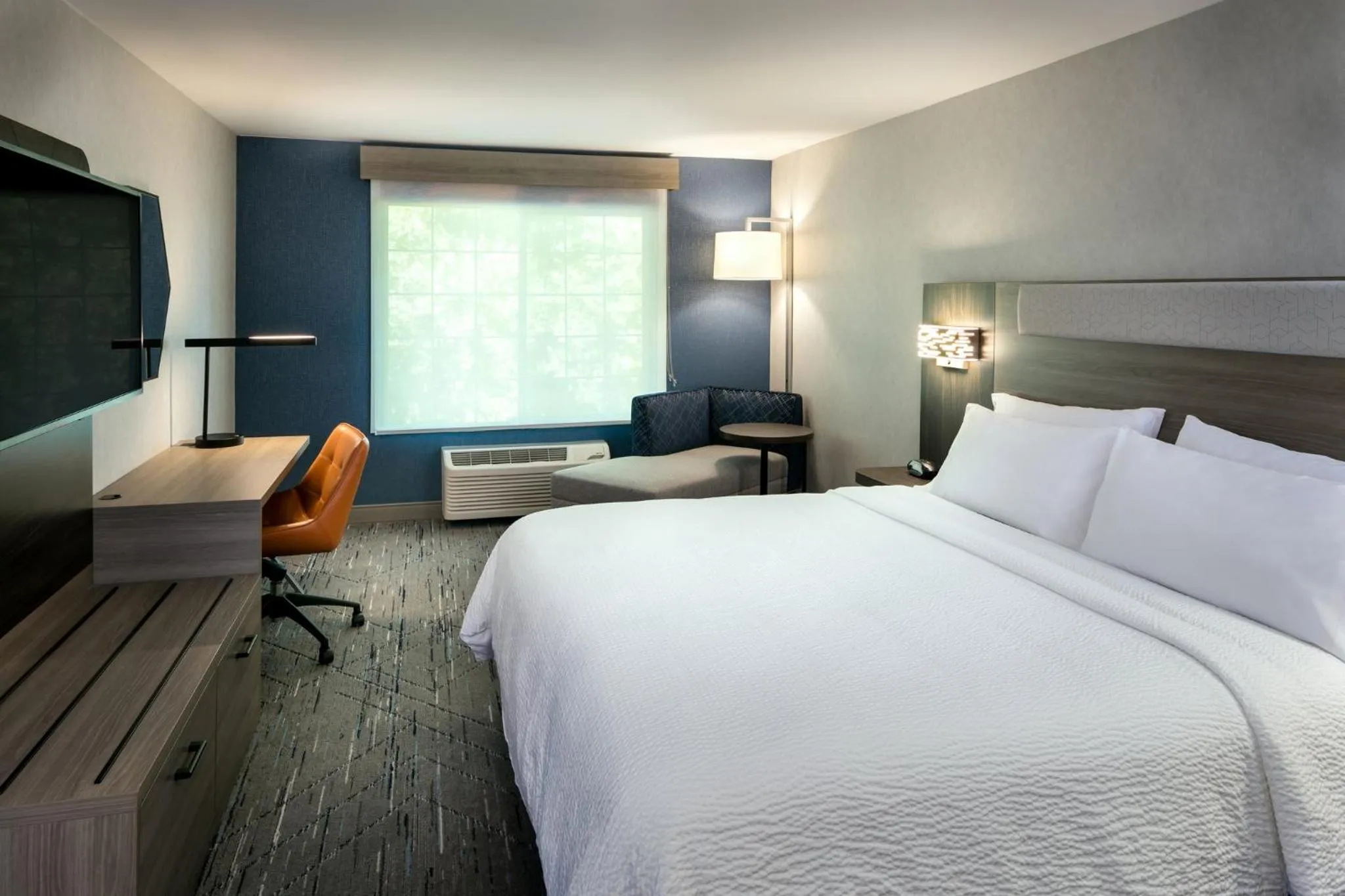 Photo of the whole room, Bed in Holiday Inn Express Corvallis-On the River by IHG