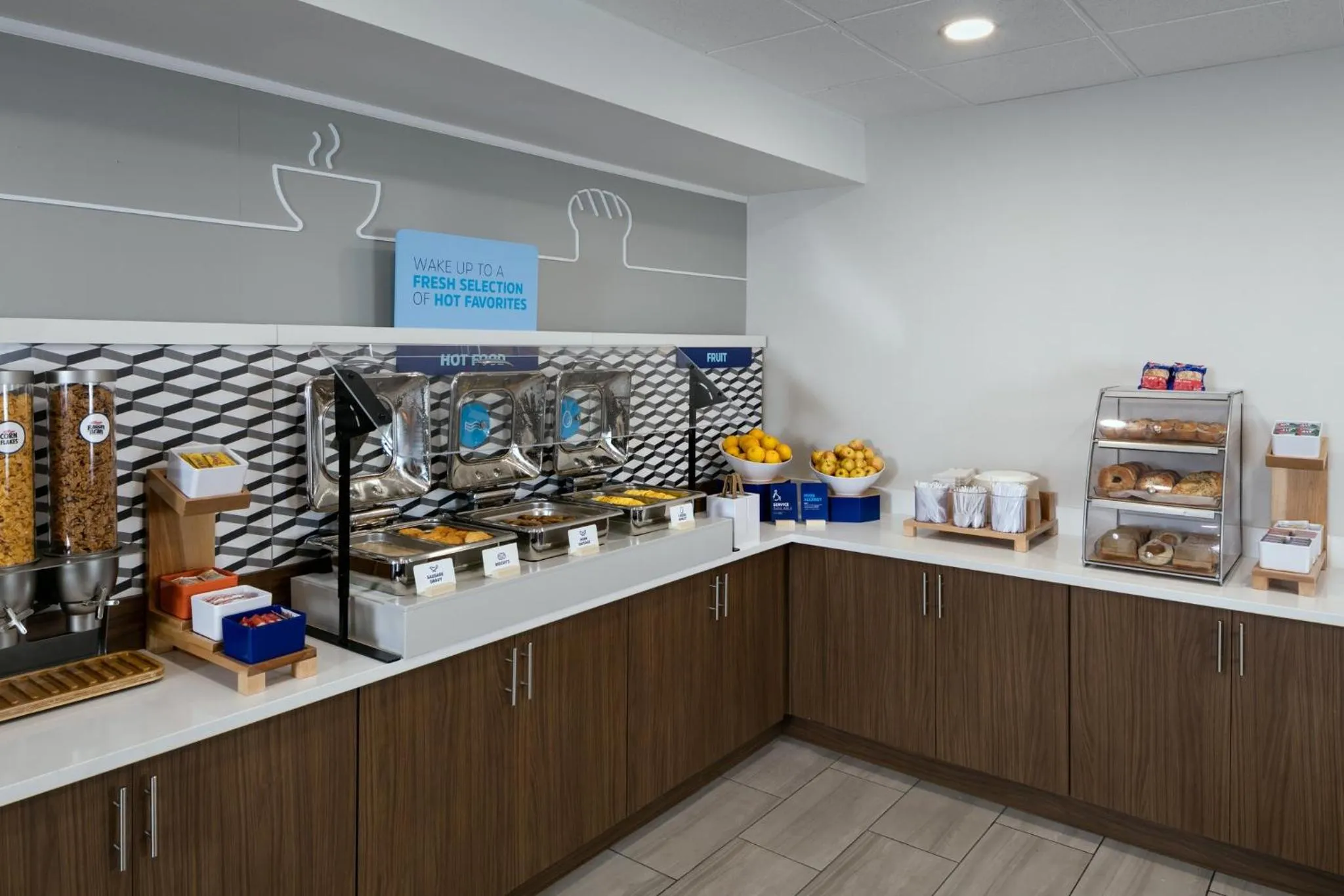 Breakfast in Holiday Inn Express Corvallis-On the River by IHG