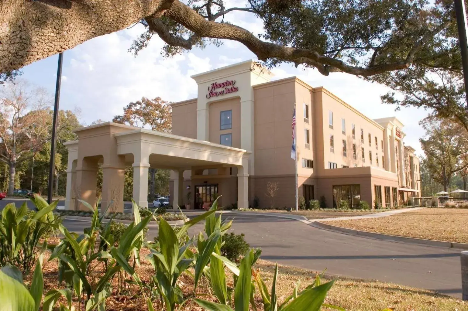 Property building in Hampton Inn & Suites Mobile Providence Park/Airport Property building in Hampton Inn & Suites Mobile Providence Park/Airport