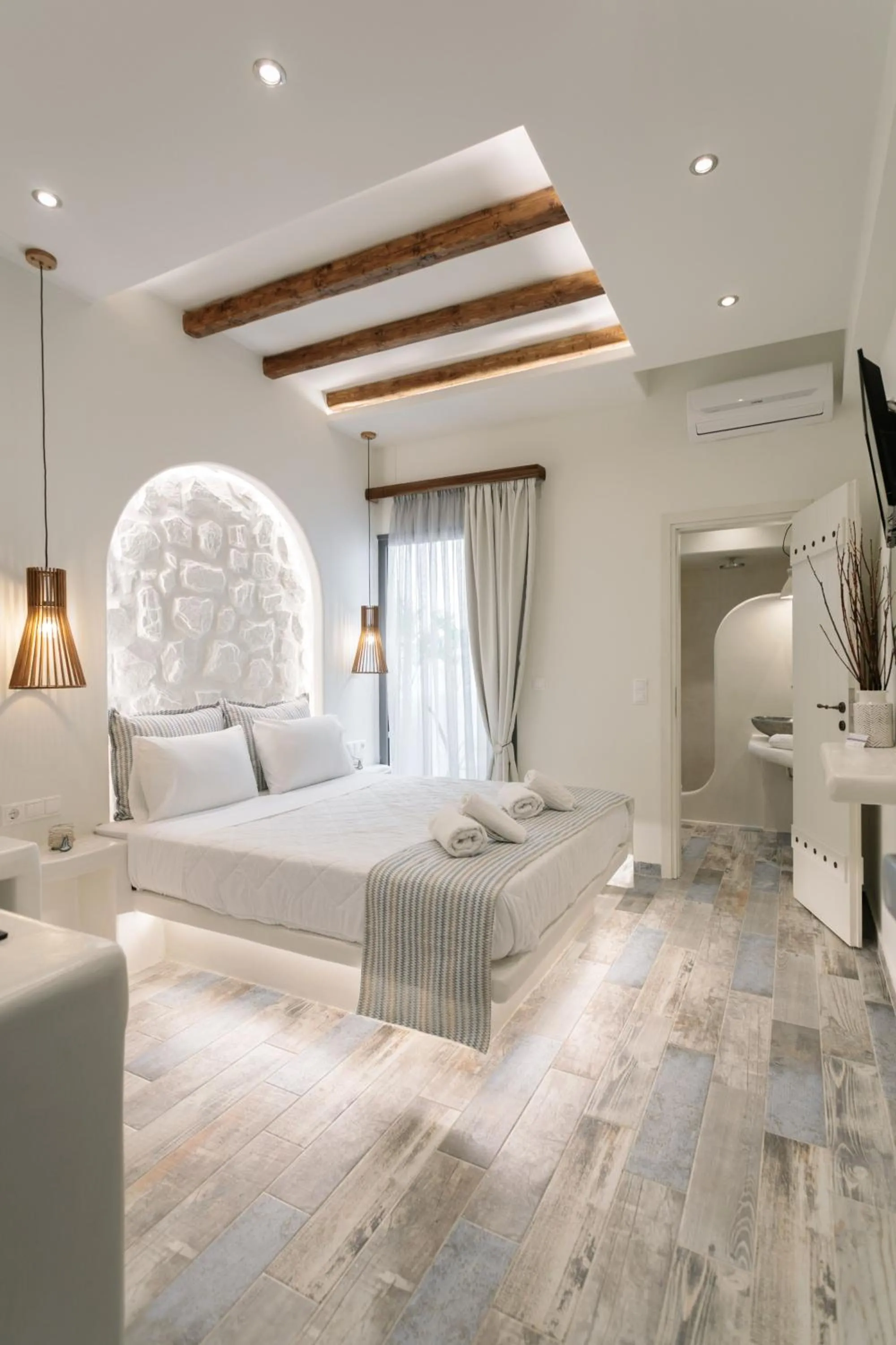 Naxos Petite Studios