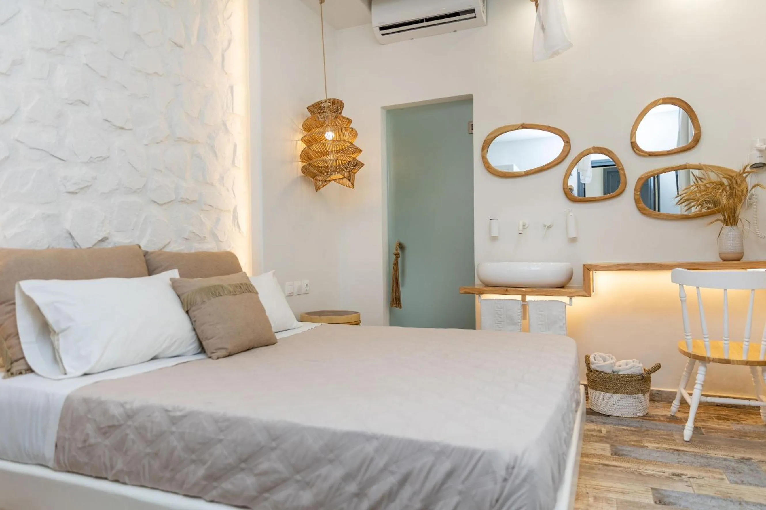Deluxe Double Room with Balcony in Naxos Petite Studios