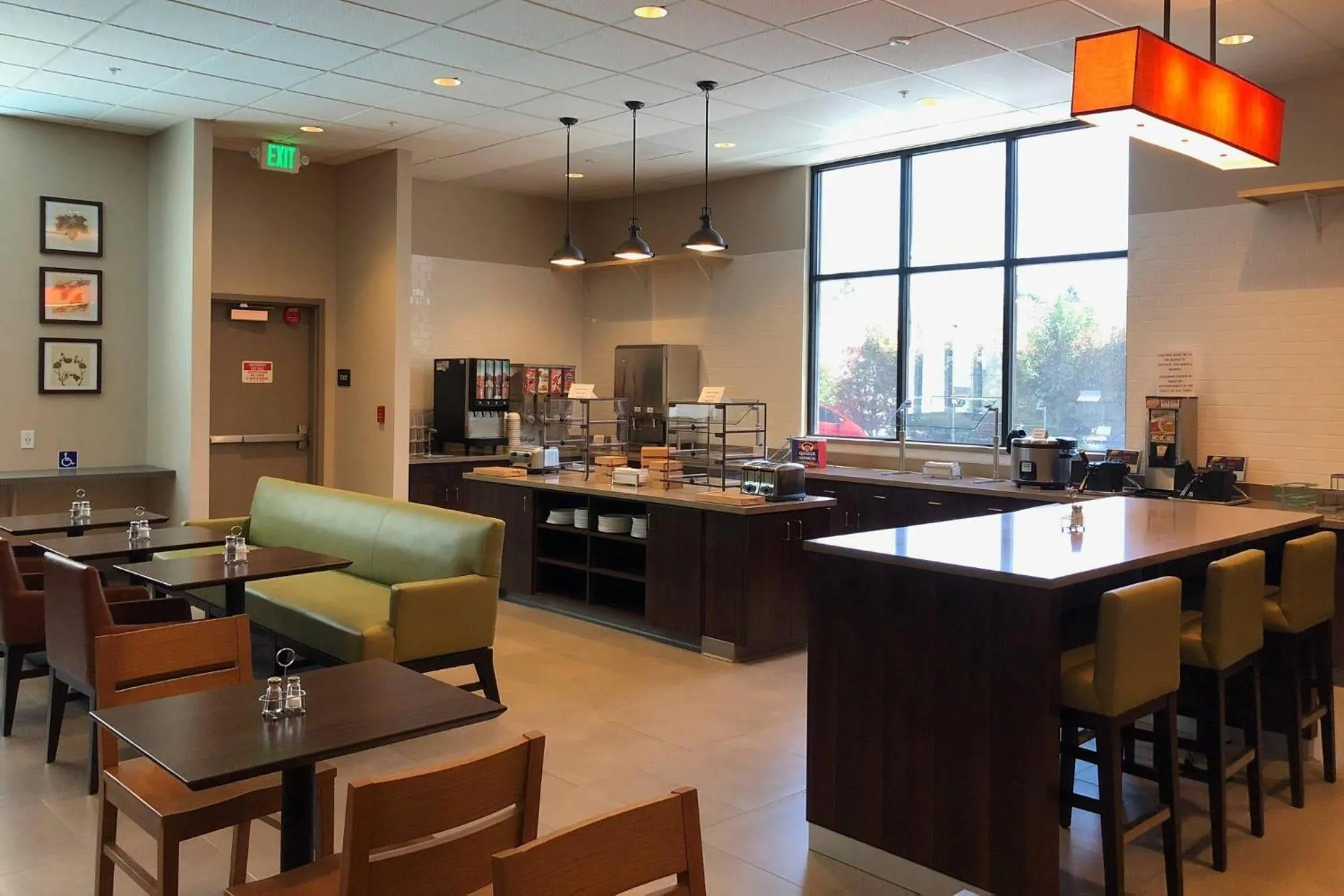 Breakfast in Country Inn & Suites by Radisson, San Jose International Airport, CA