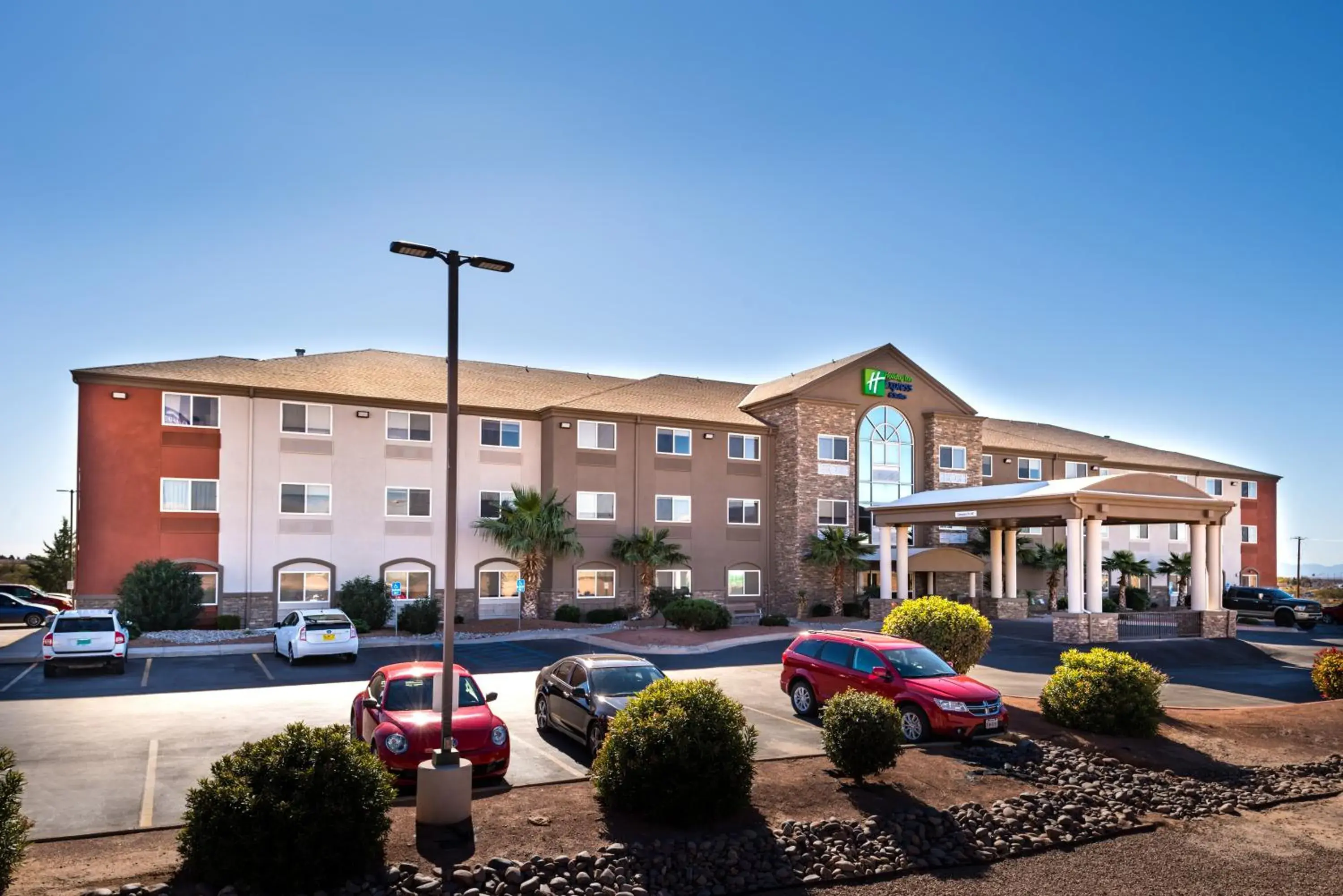 Property building in Holiday Inn Express & Suites Alamogordo Highway 54/70 by IHG Property building in Holiday Inn Express & Suites Alamogordo Highway 54/70 by IHG