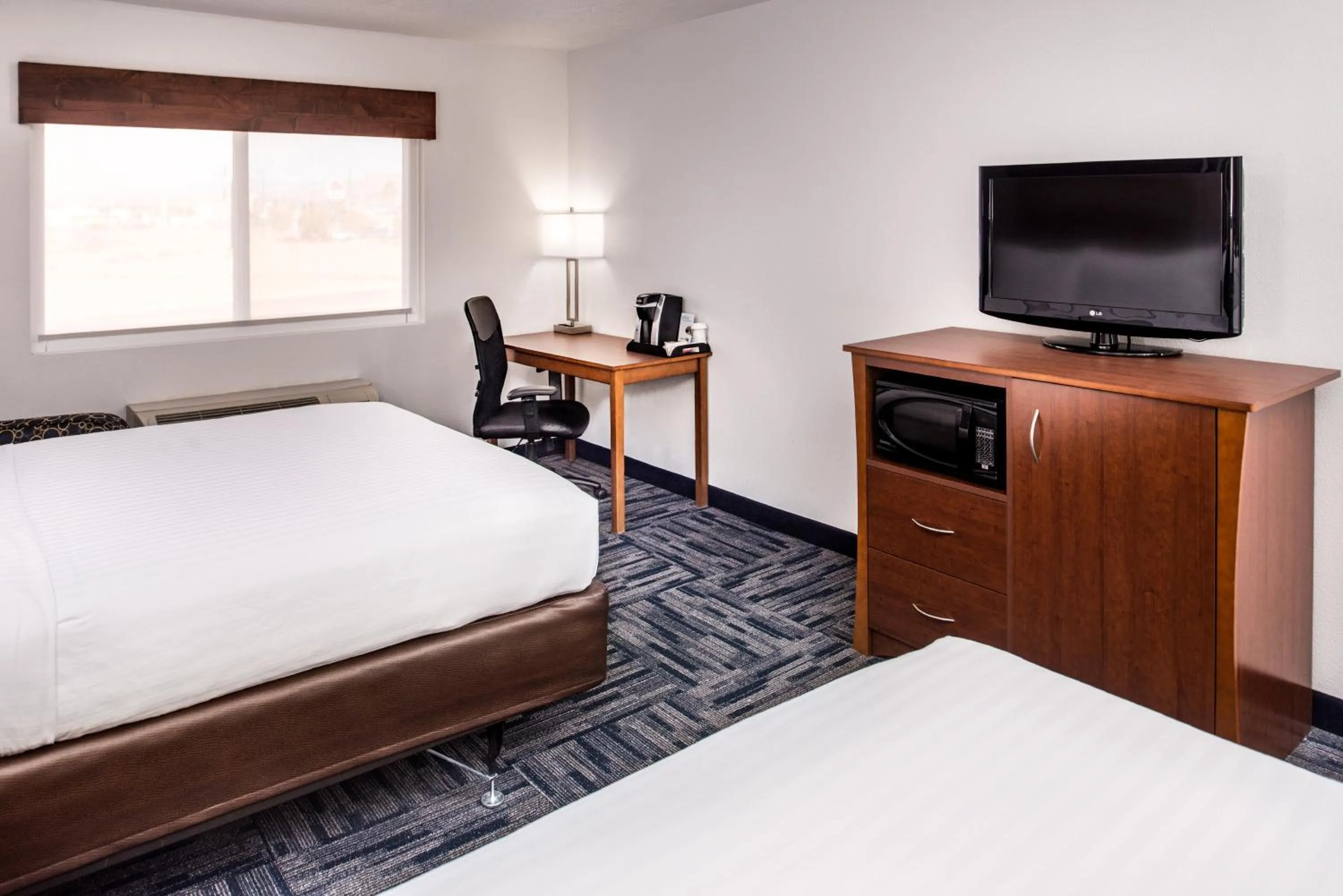 Photo of the whole room, Bed in Holiday Inn Express & Suites Alamogordo Highway 54/70 by IHG
