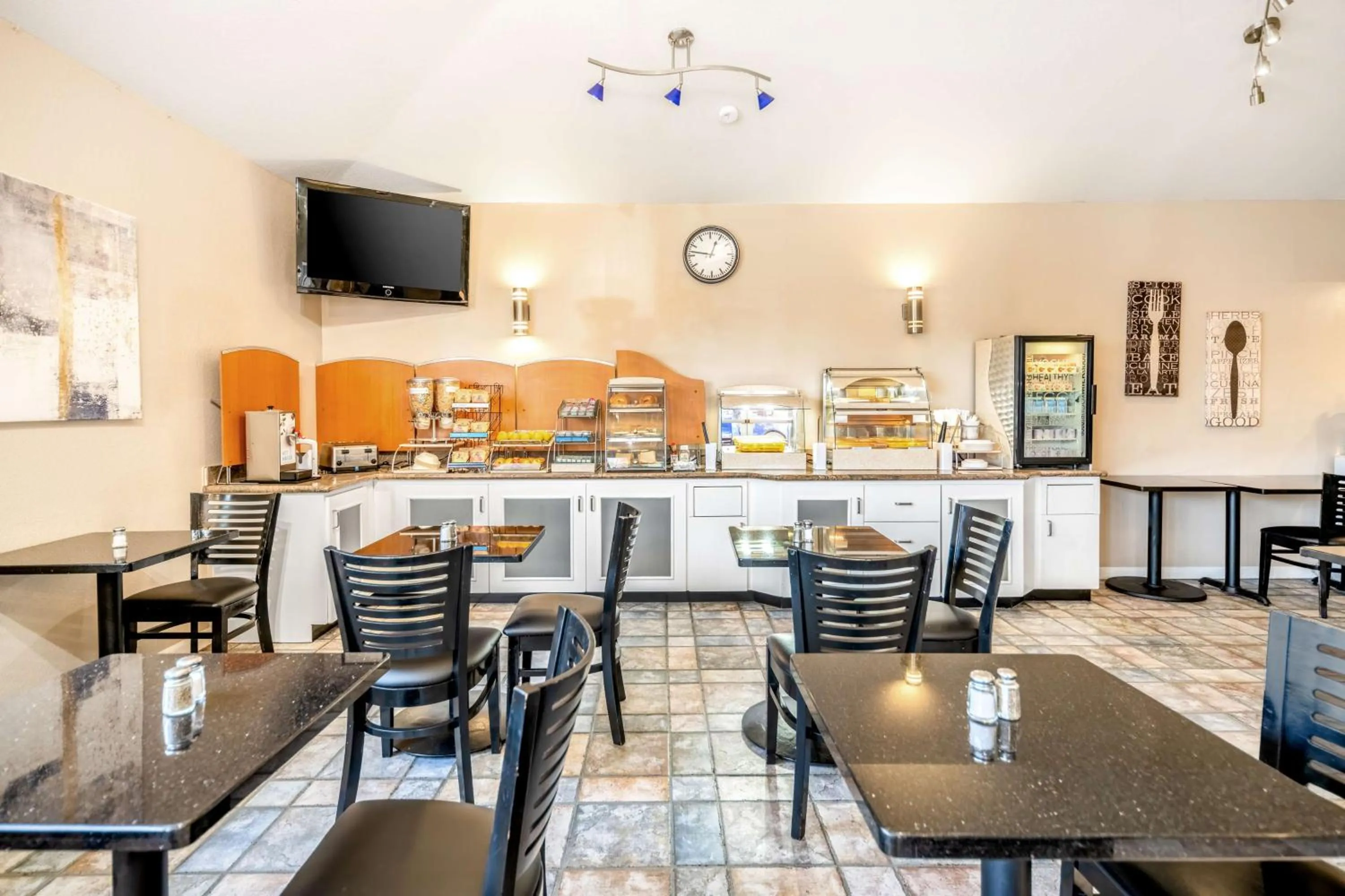 Breakfast in SureStayPlus Hotel by Best Western San Jose Central City