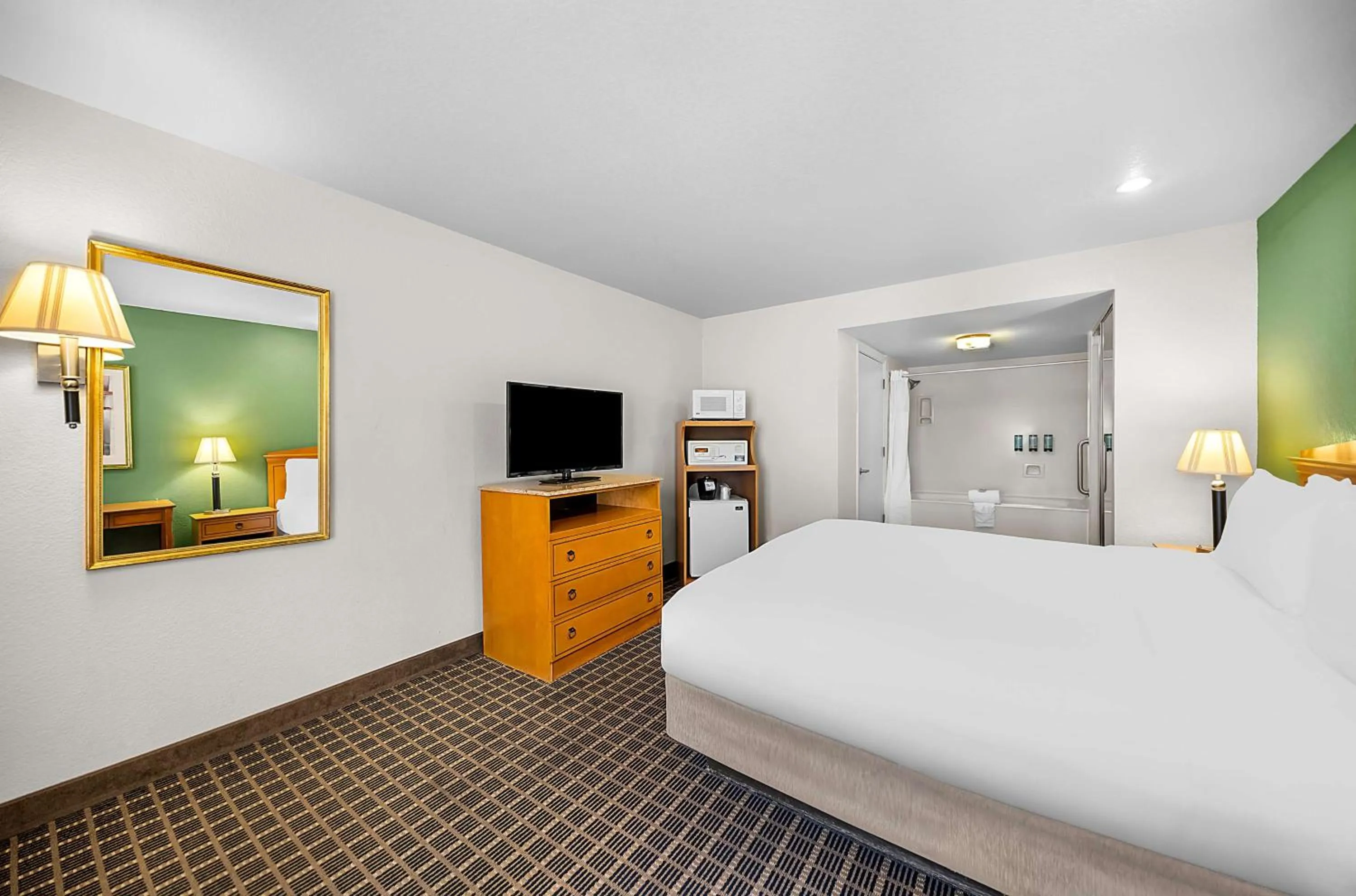 Bedroom, Bed in SureStayPlus Hotel by Best Western San Jose Central City