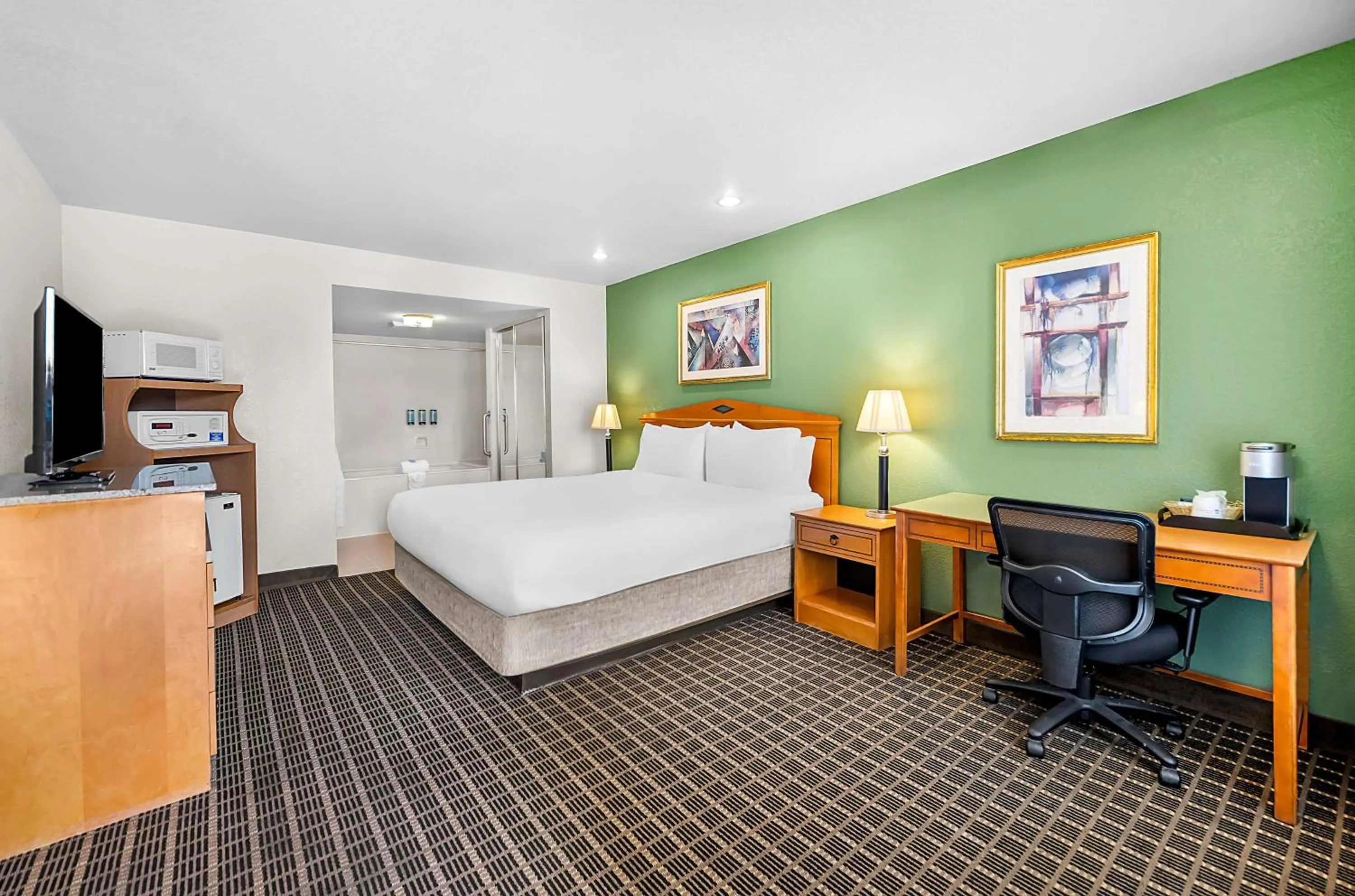 Bedroom, Bed in SureStayPlus Hotel by Best Western San Jose Central City