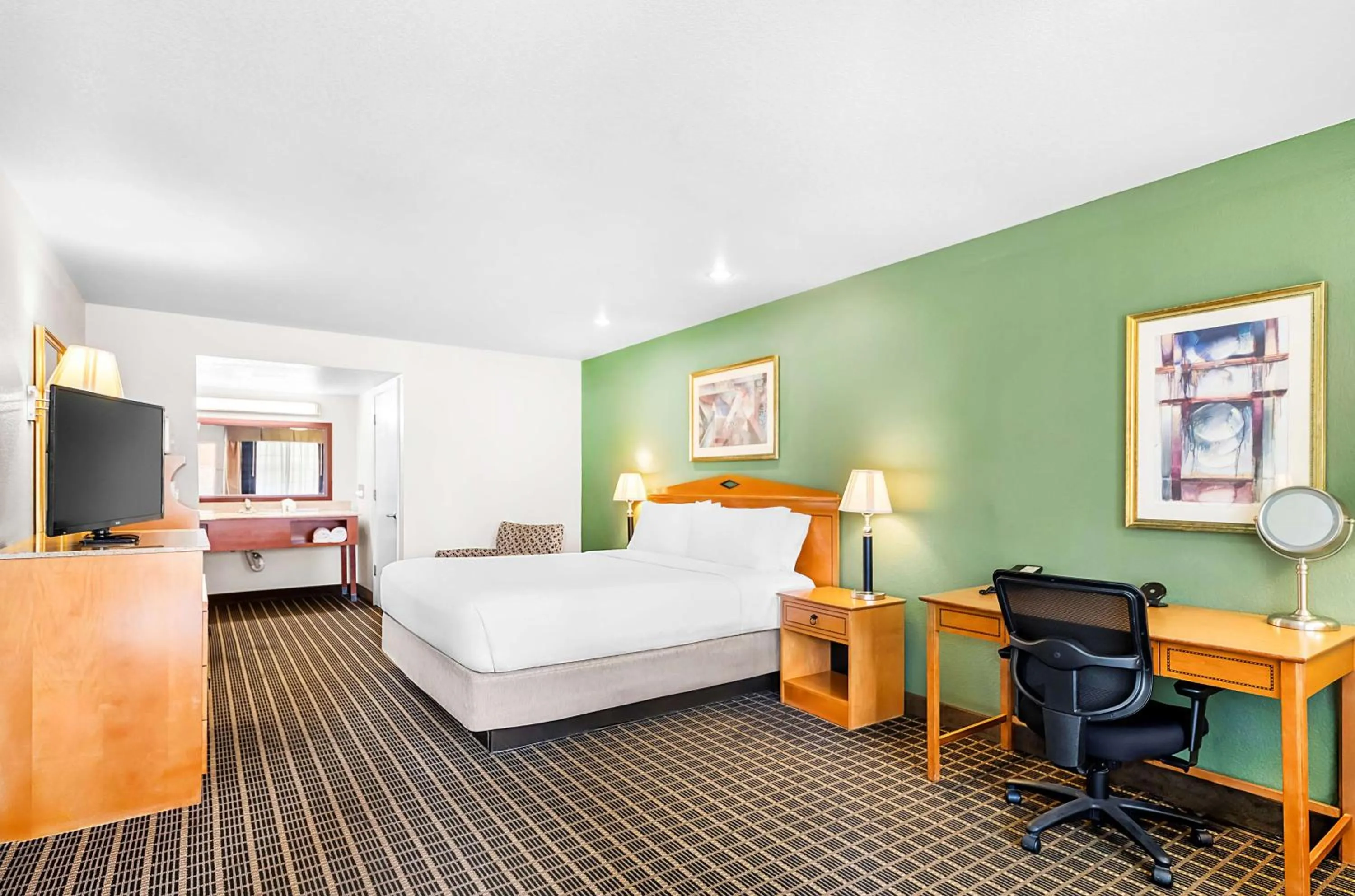 Bedroom, Bed in SureStayPlus Hotel by Best Western San Jose Central City