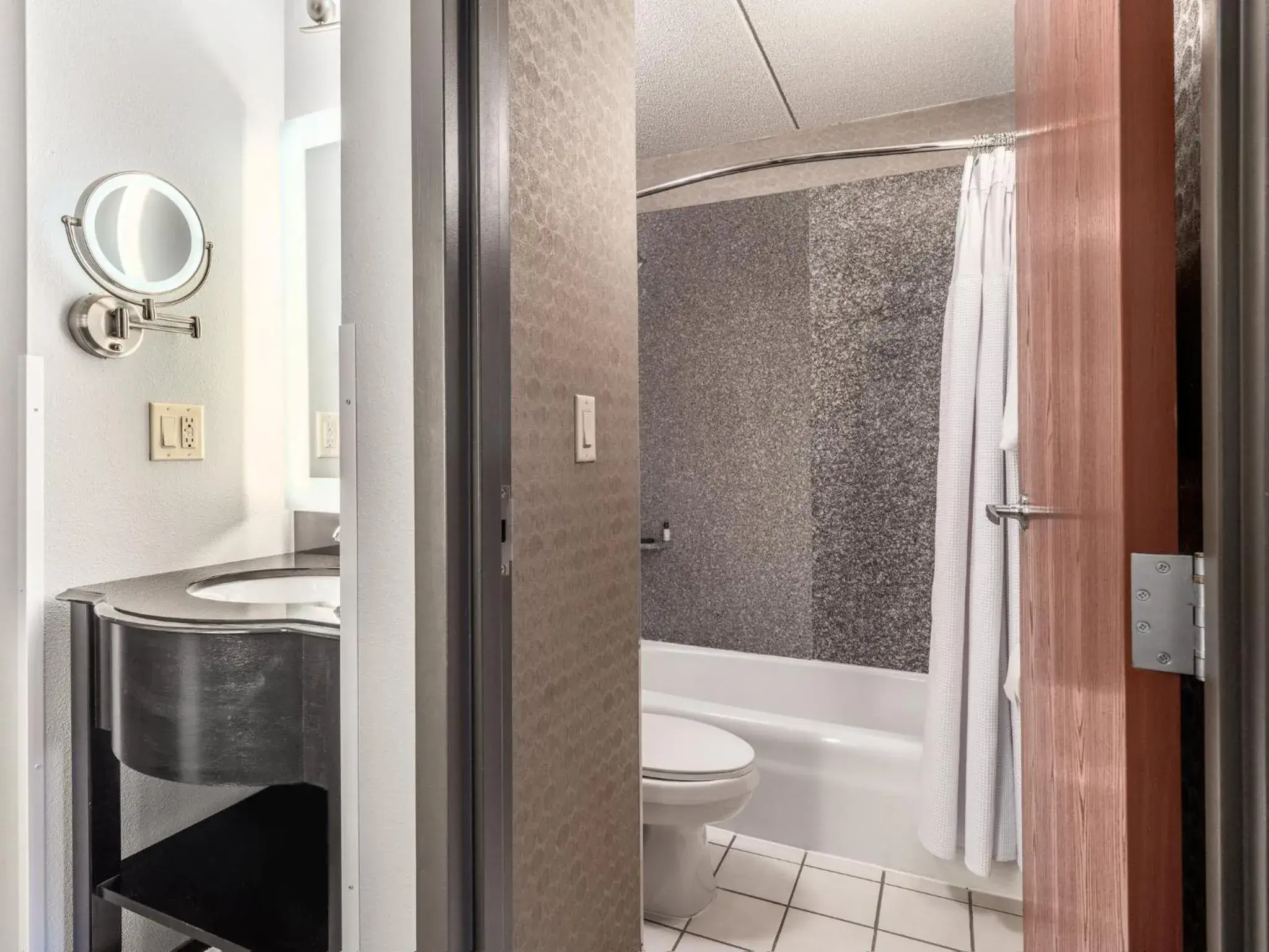 Bathroom in Crowne Plaza Milwaukee Airport by IHG Bathroom in Crowne Plaza Milwaukee Airport by IHG