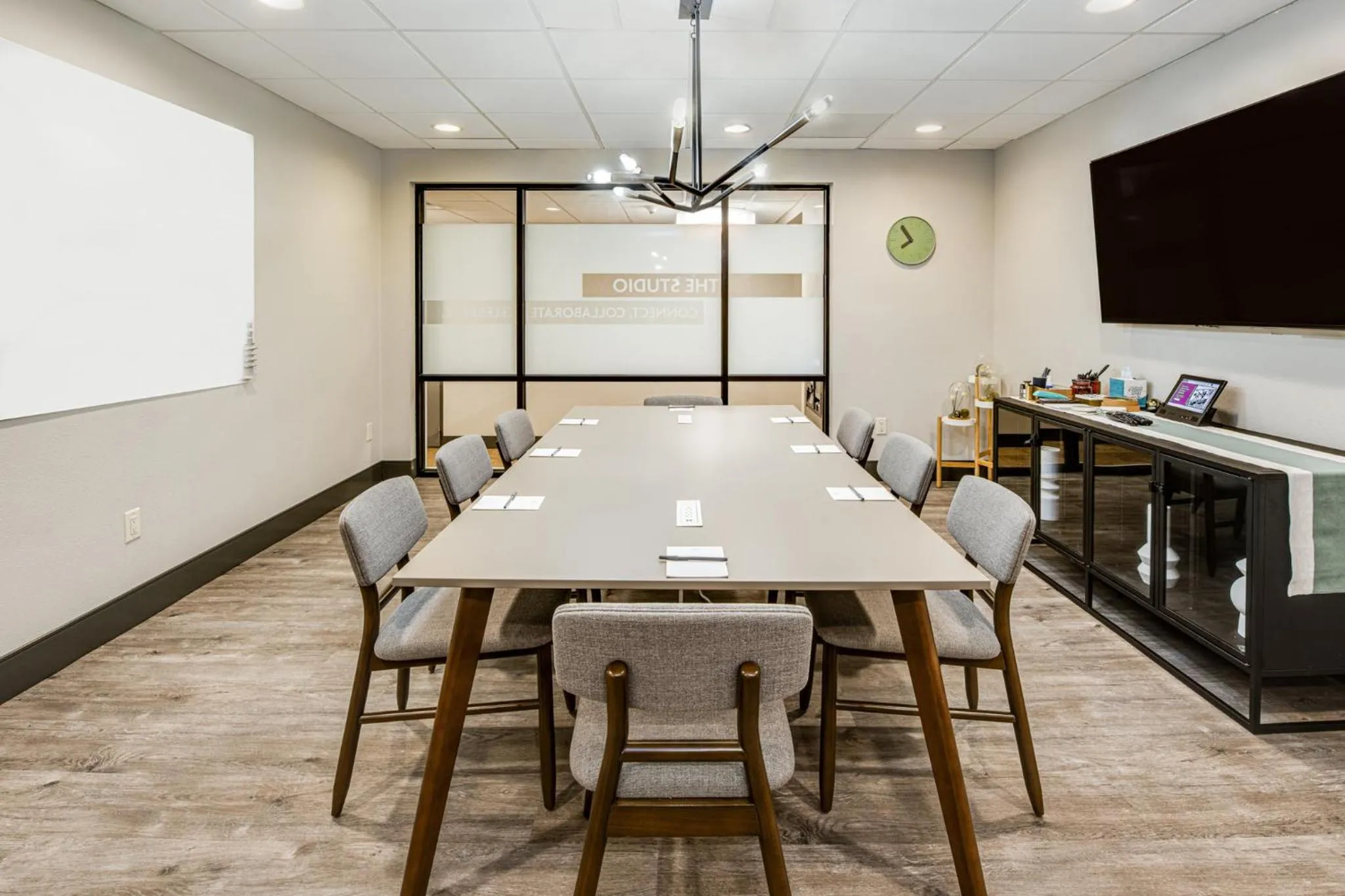 Meeting/conference room in Crowne Plaza Milwaukee Airport by IHG