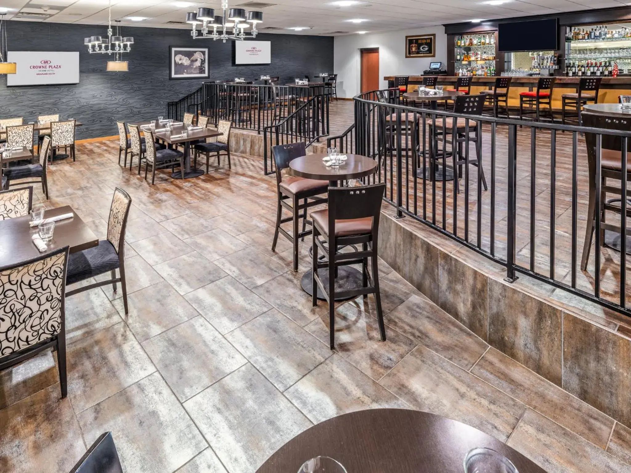 Lounge or bar in Crowne Plaza Milwaukee Airport by IHG Lounge or bar in Crowne Plaza Milwaukee Airport by IHG