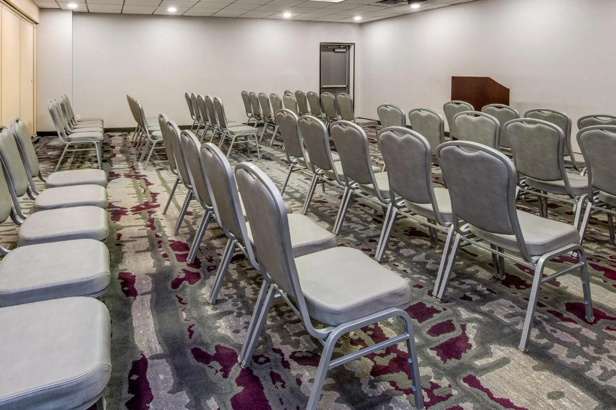 Meeting/conference room in Crowne Plaza Milwaukee Airport by IHG