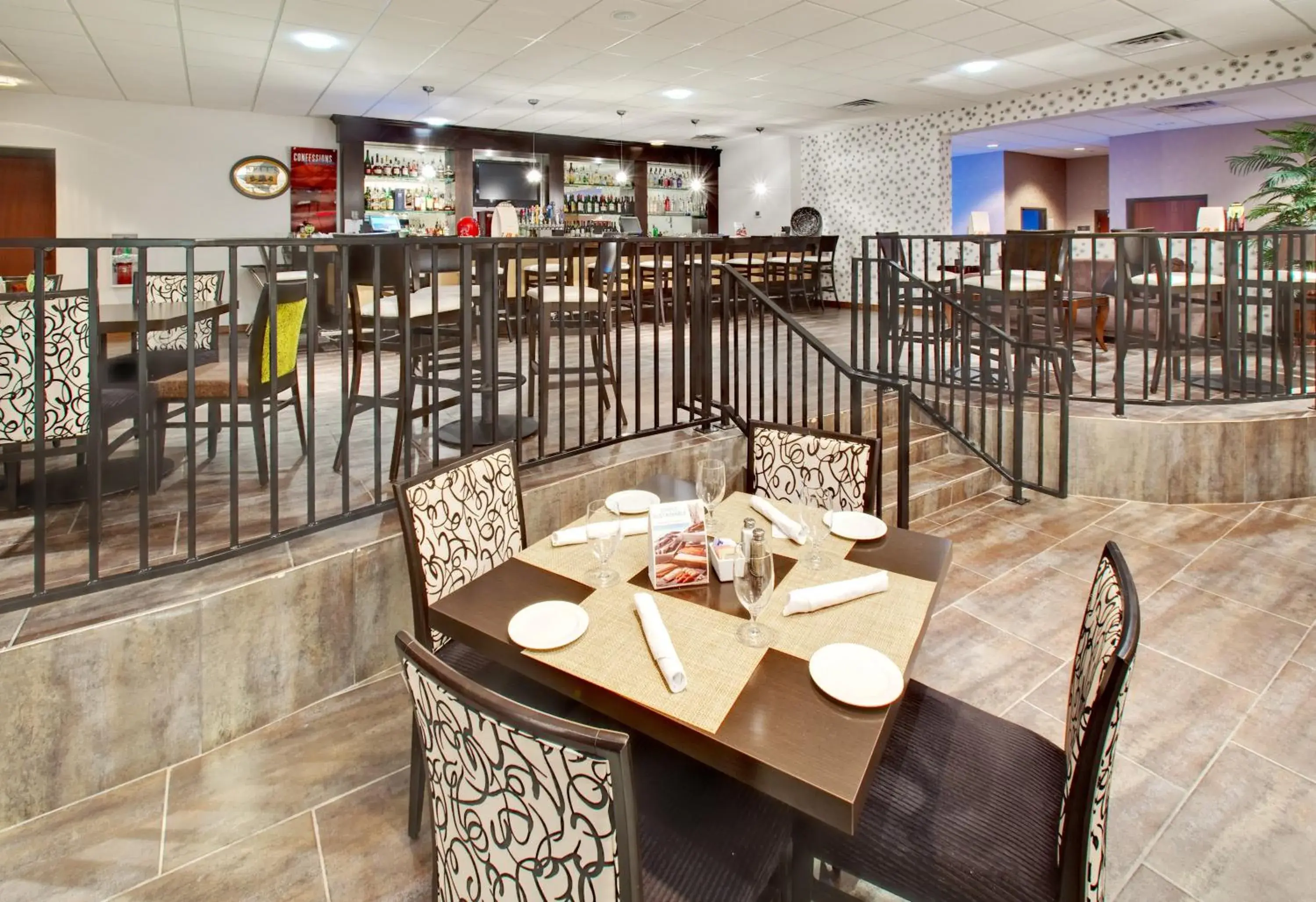 Restaurant/places to eat in Crowne Plaza Milwaukee Airport by IHG Restaurant/places to eat in Crowne Plaza Milwaukee Airport by IHG