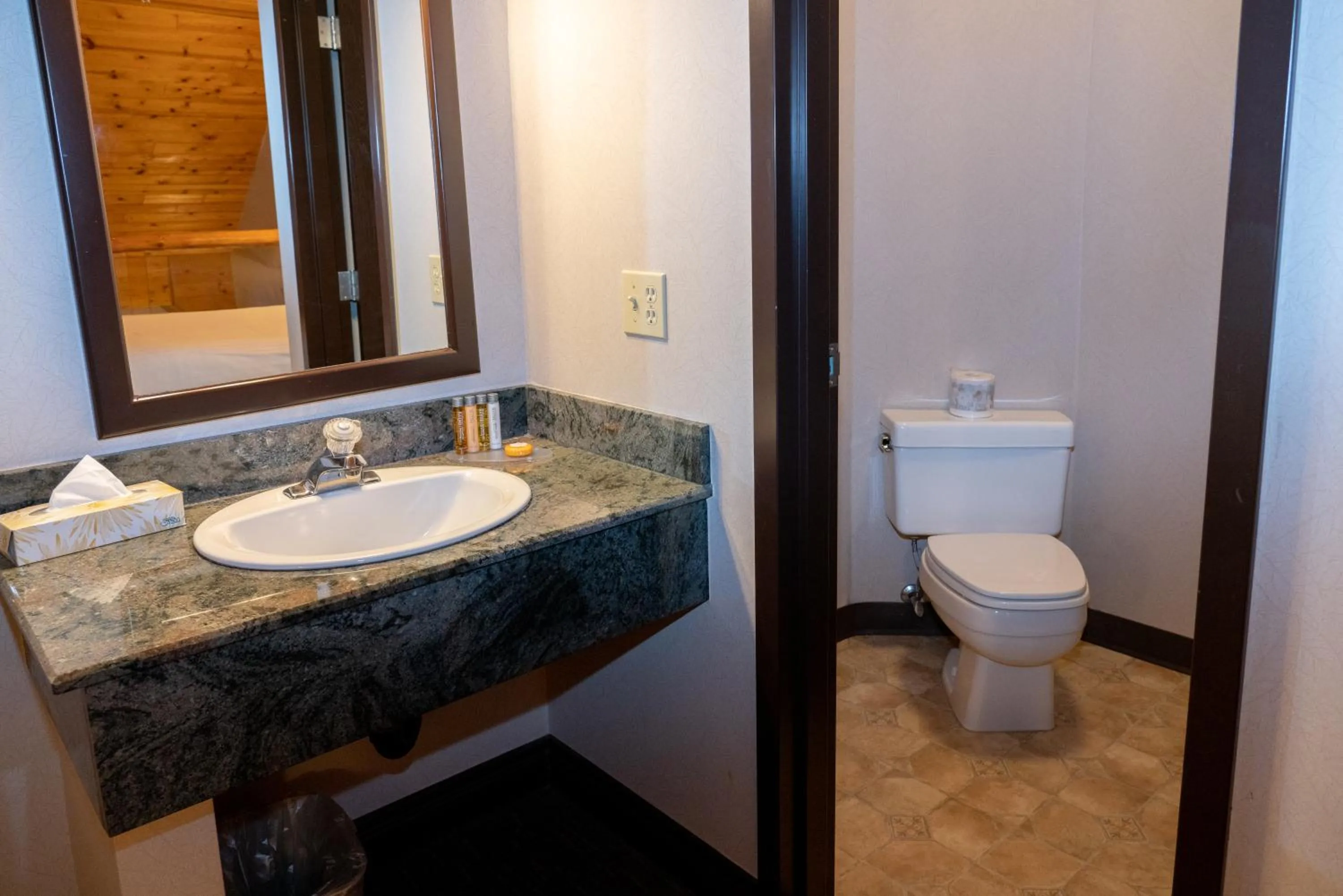 Bathroom in The Rundlestone Lodge