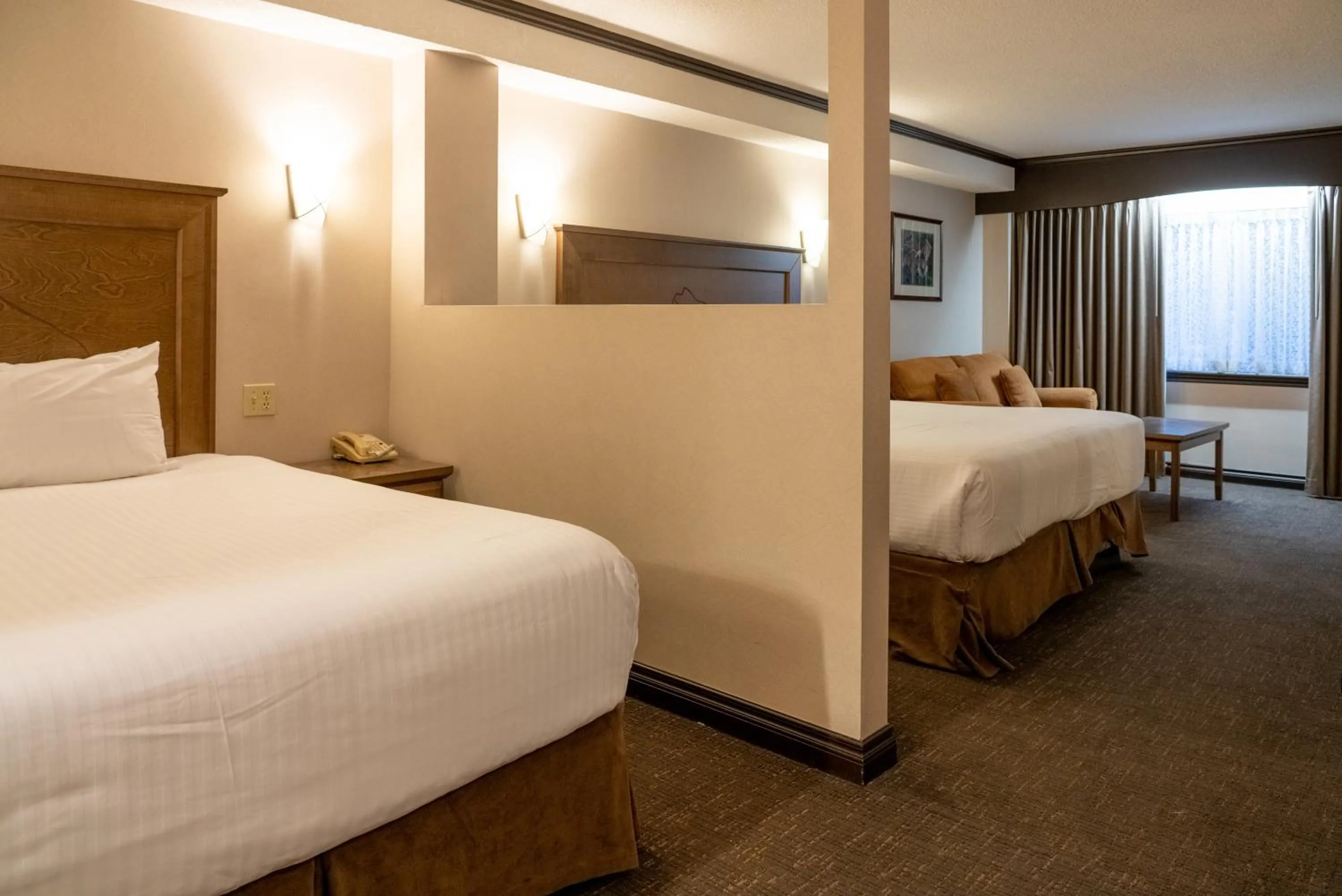 Bedroom, Bed in The Rundlestone Lodge