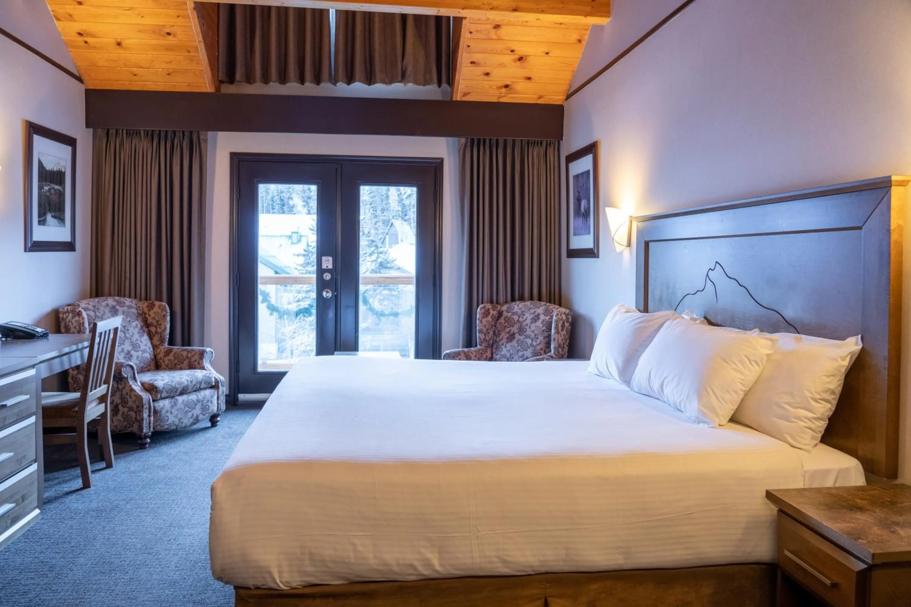 Bed in The Rundlestone Lodge