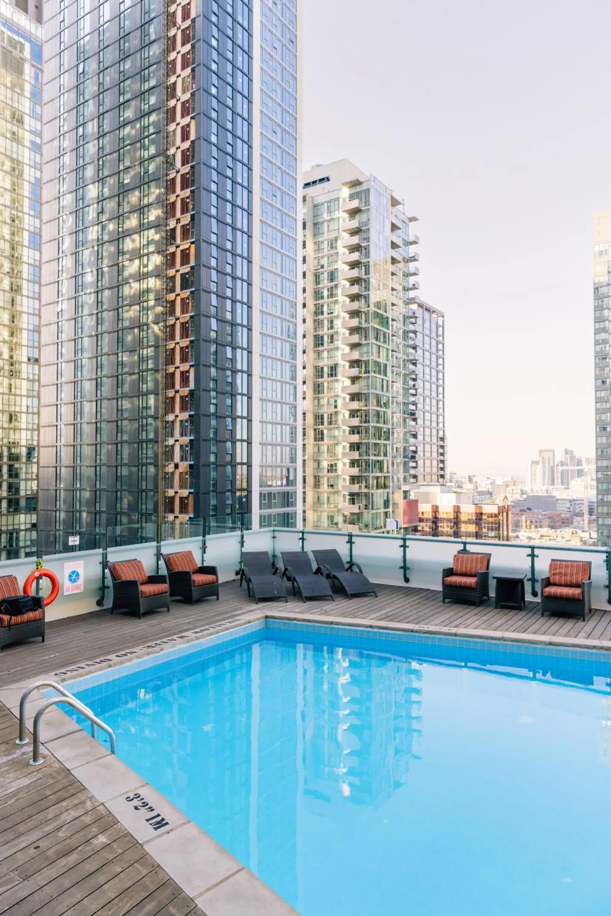 Swimming pool in Hyatt Regency Toronto Swimming pool in Hyatt Regency Toronto