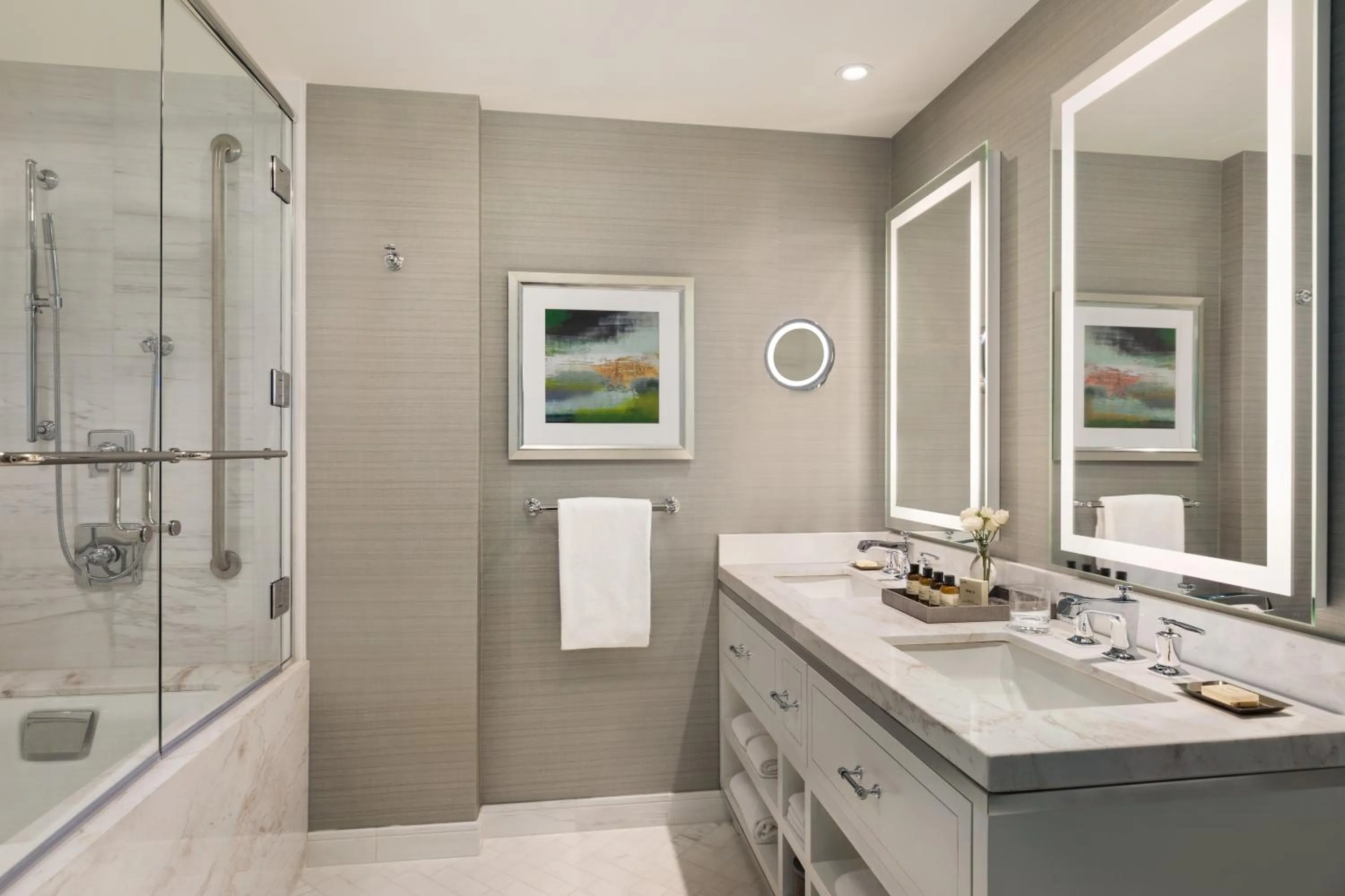 Shower in Fairmont Le Chateau Frontenac