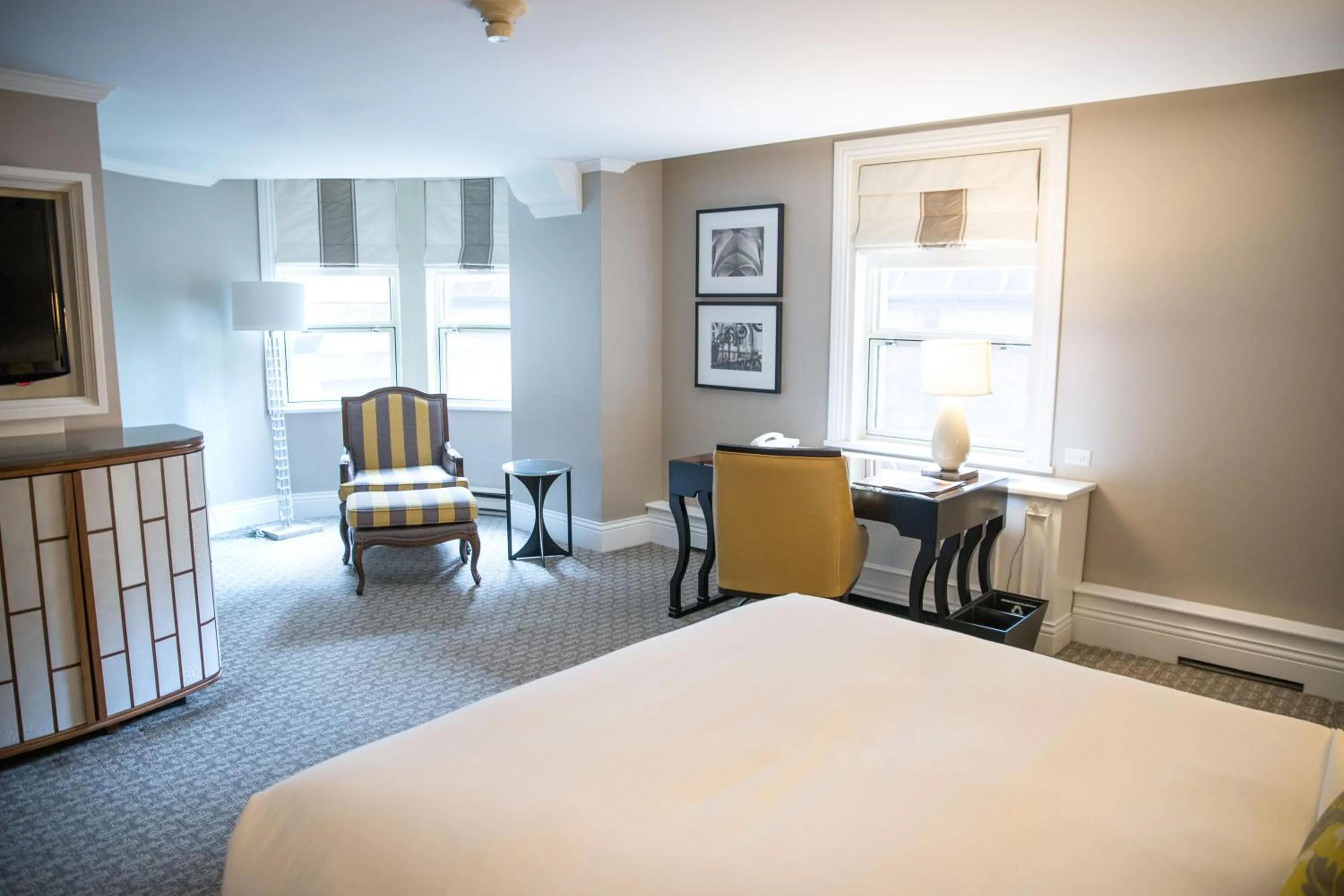 Photo of the whole room, Bed in Fairmont Le Chateau Frontenac