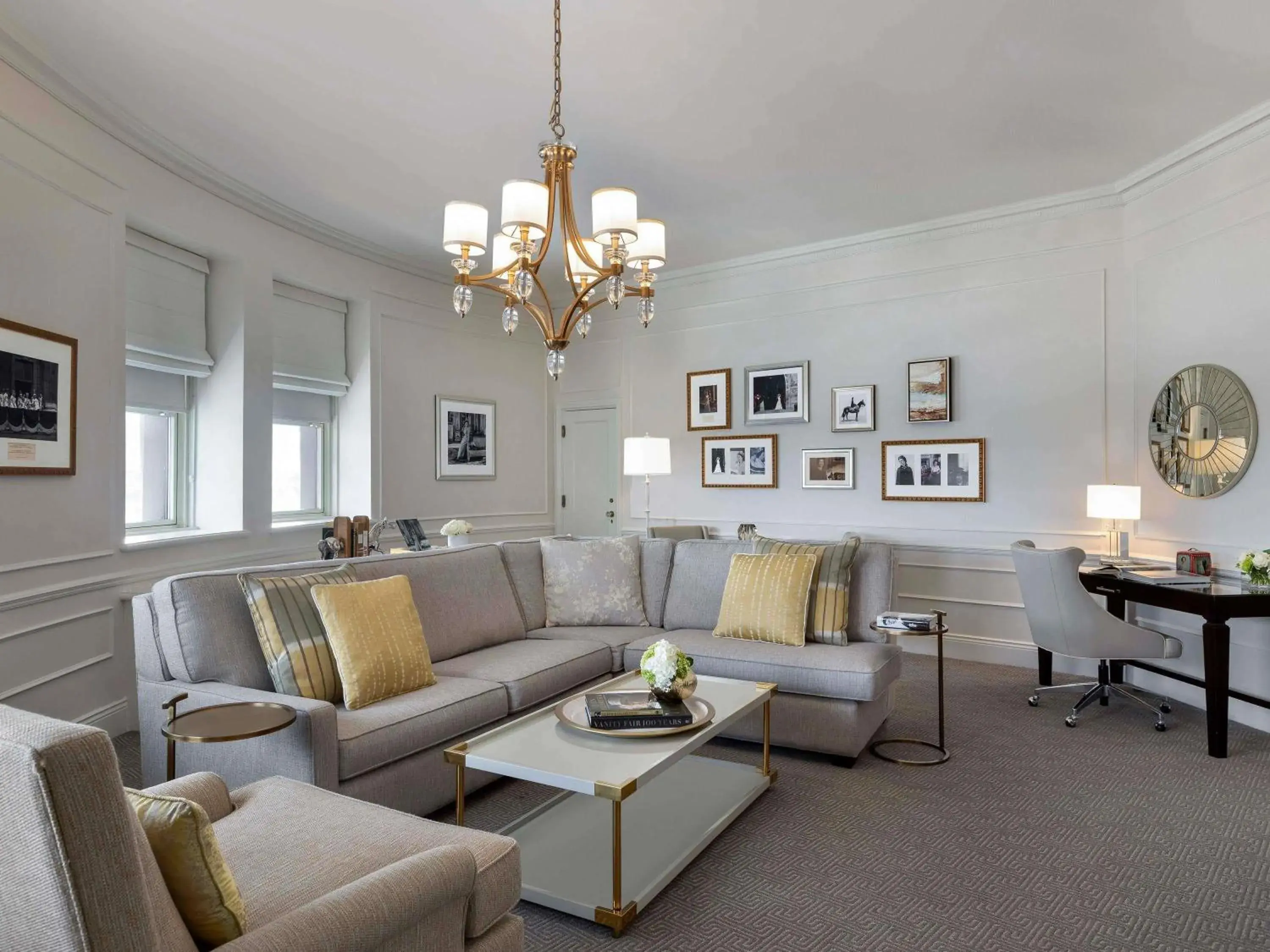 Bedroom in Fairmont Le Chateau Frontenac Bedroom in Fairmont Le Chateau Frontenac