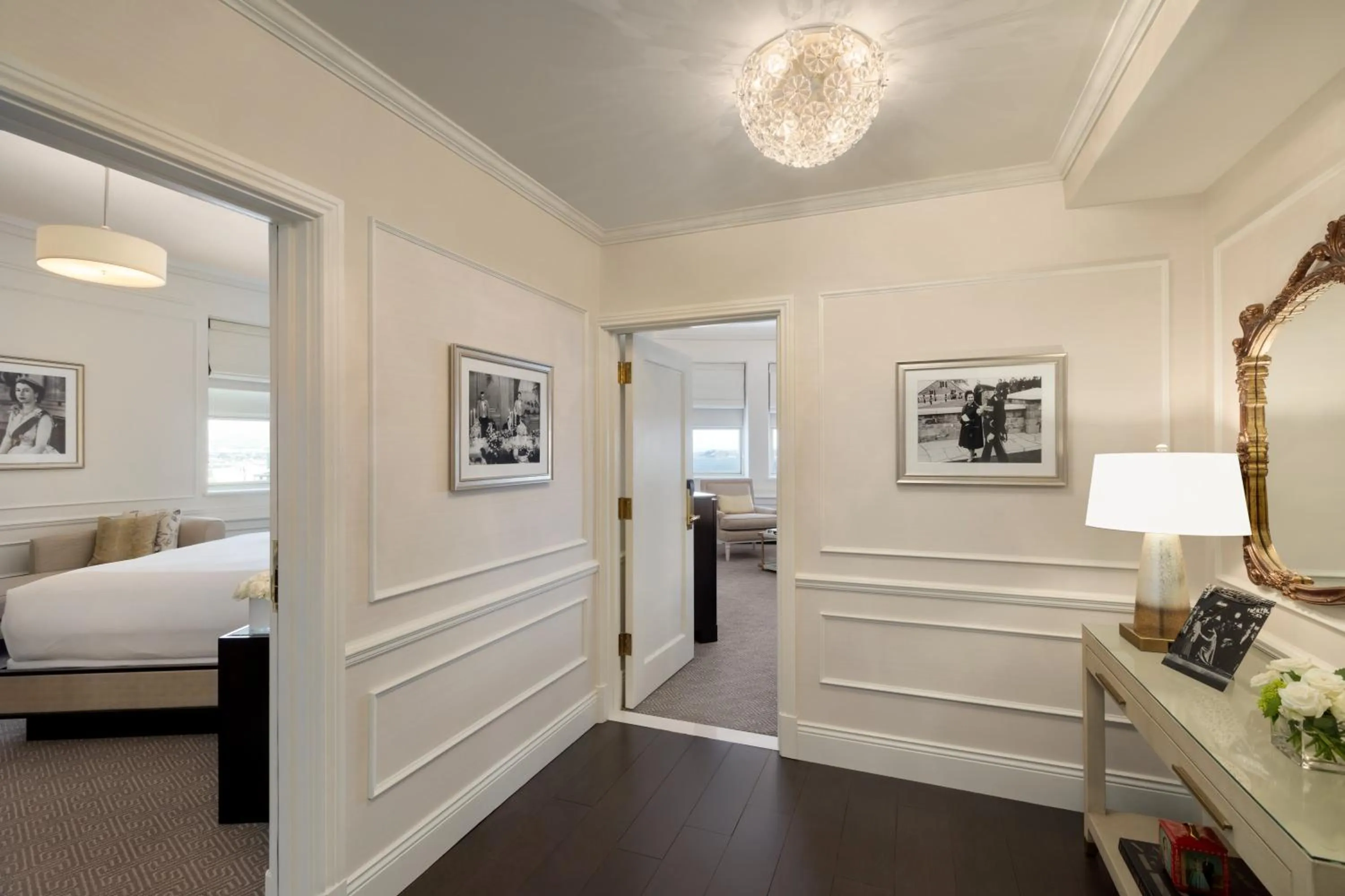 Photo of the whole room, Bed in Fairmont Le Chateau Frontenac