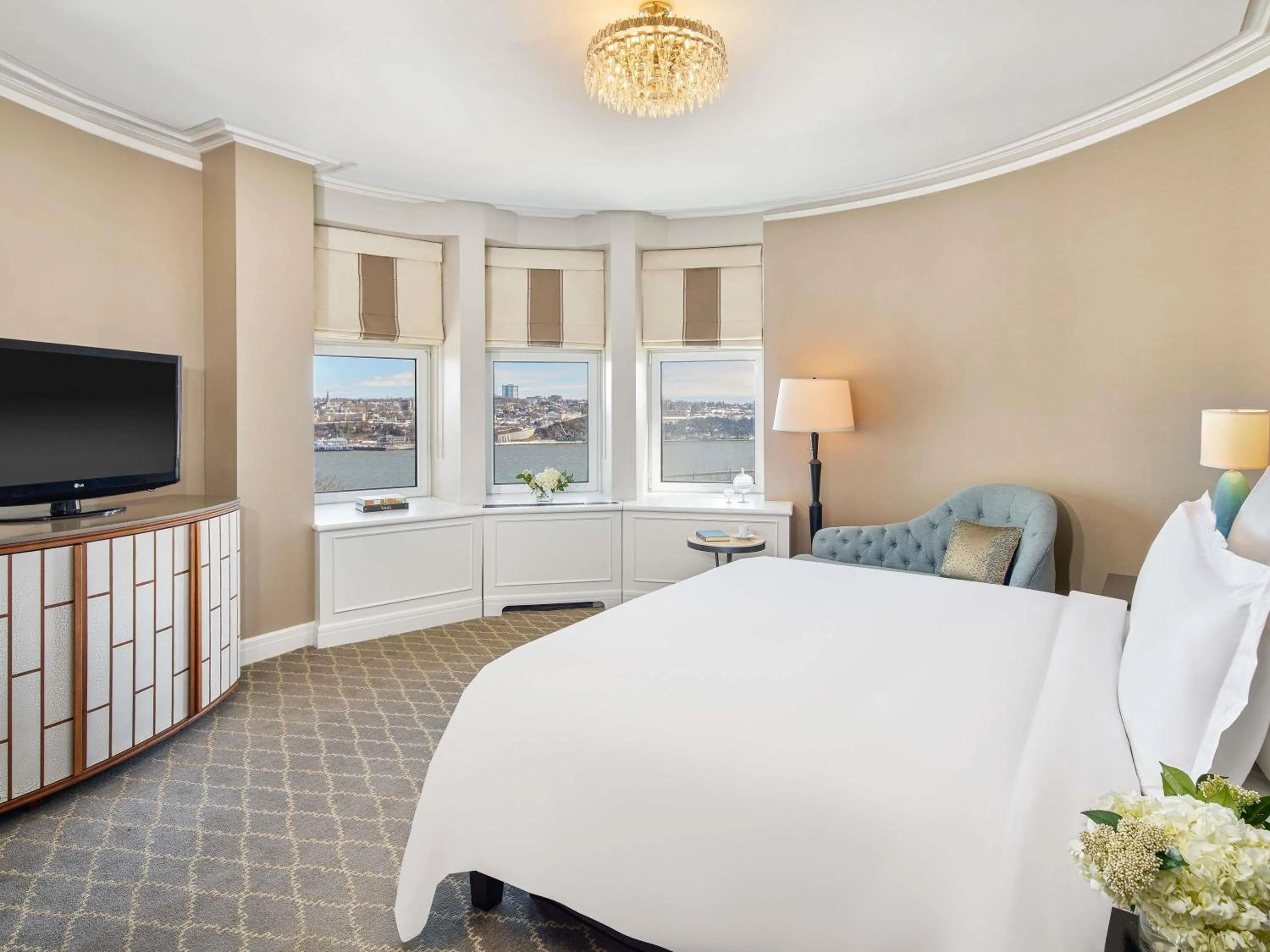 Bedroom, Bed in Fairmont Le Chateau Frontenac