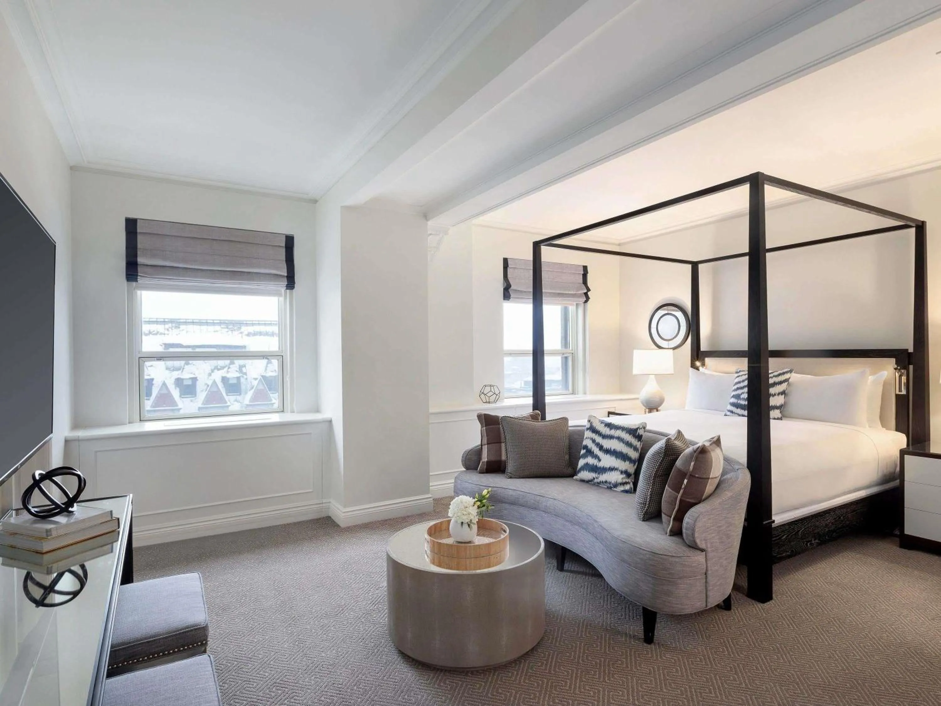 Bedroom, Bed in Fairmont Le Chateau Frontenac