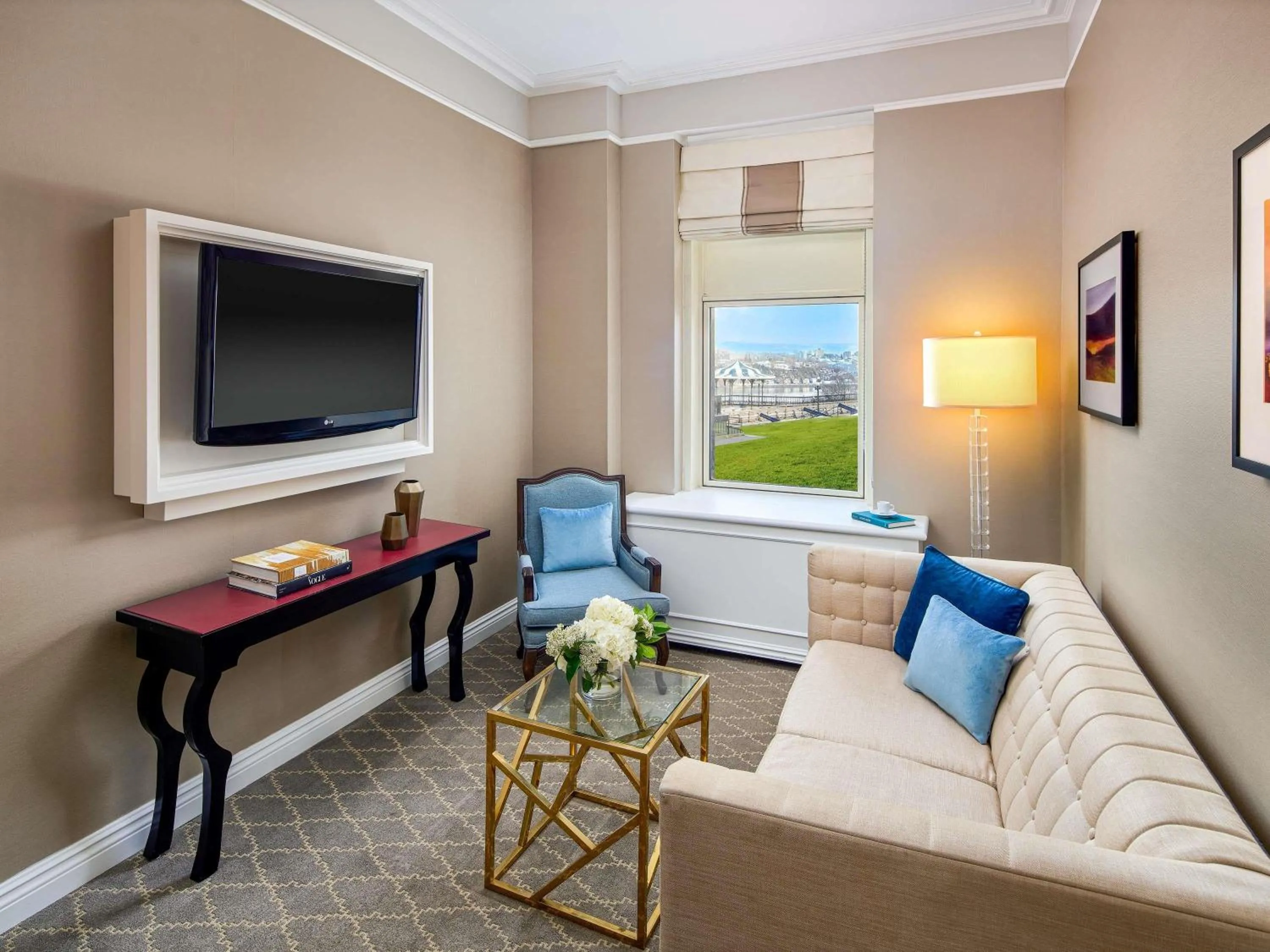 Bedroom in Fairmont Le Chateau Frontenac