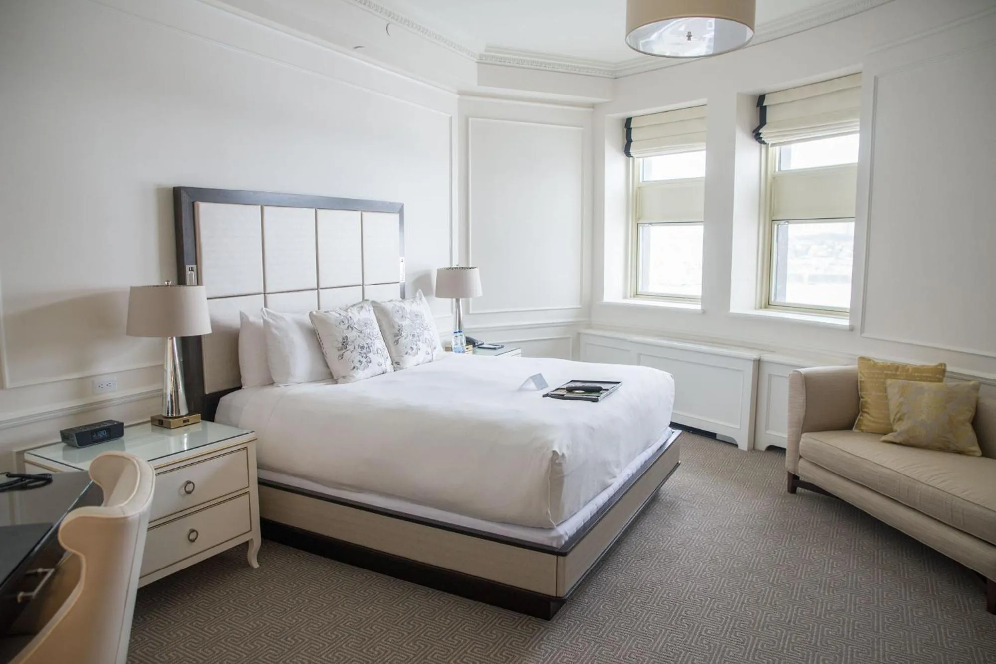 Photo of the whole room, Bed in Fairmont Le Chateau Frontenac