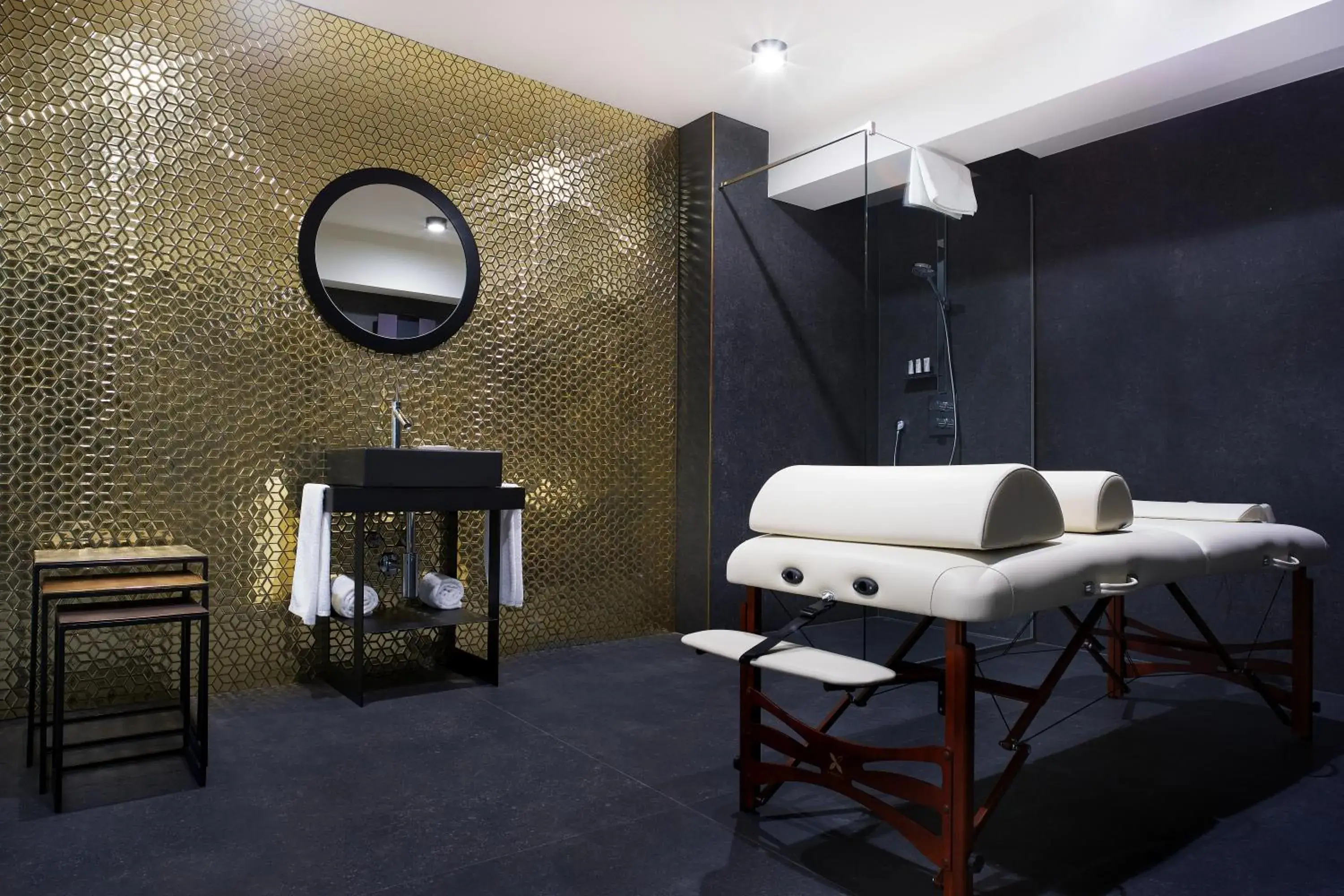 Massage, Bed in Hotel Kossak Massage, Bed in Hotel Kossak