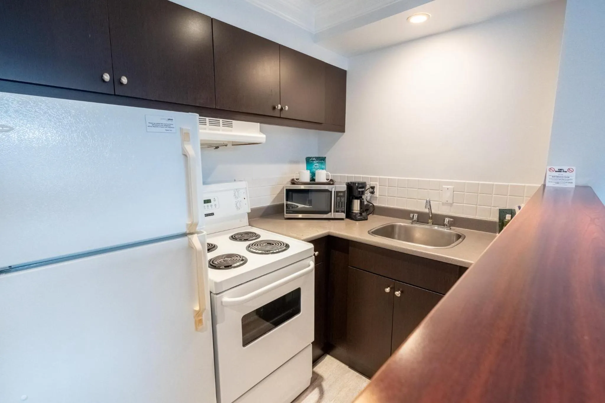 Coffee/tea facilities in Century Plaza Hotel