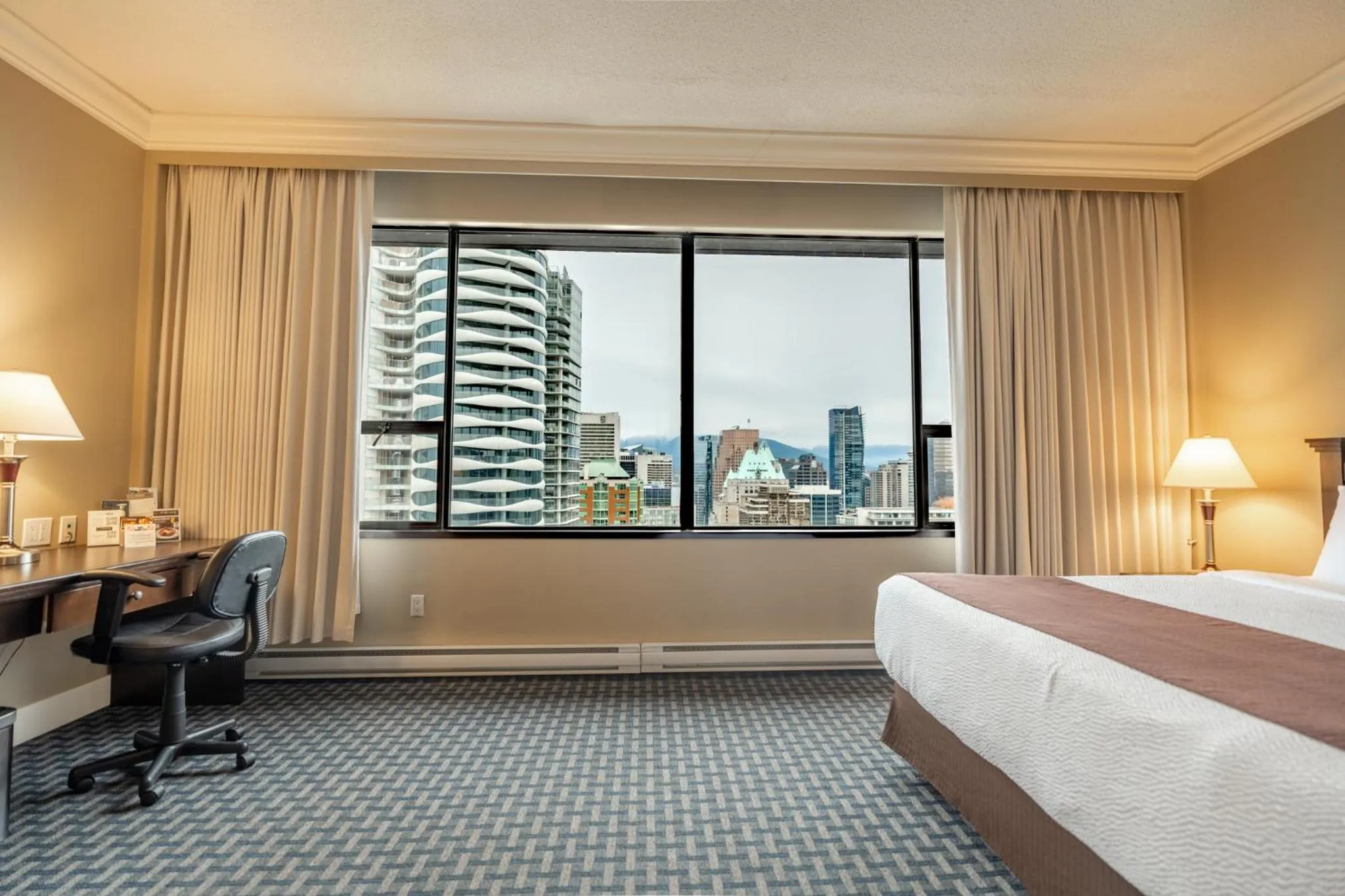 View (from property/room), Bed in Century Plaza Hotel