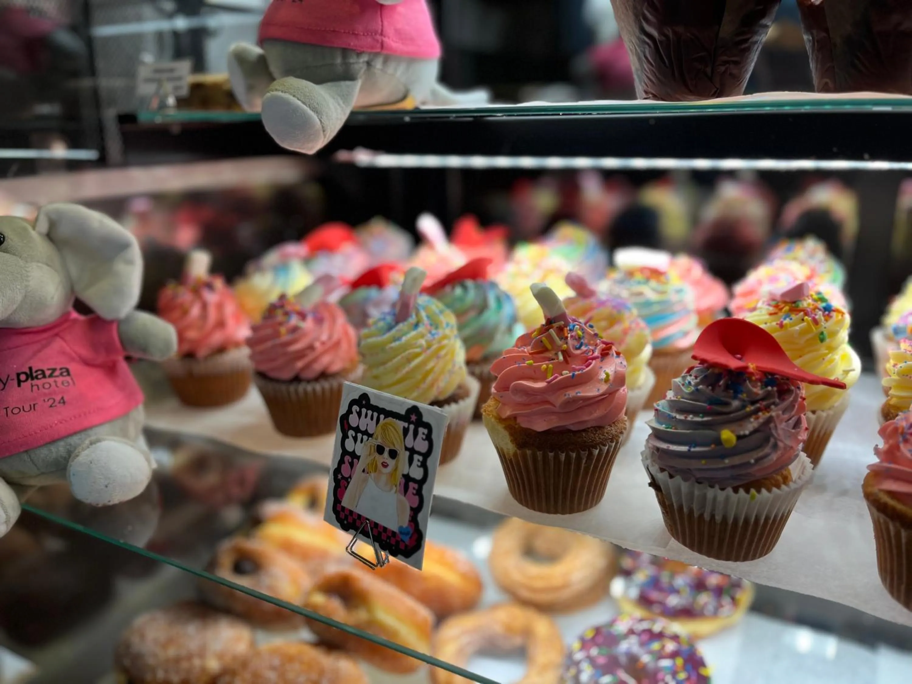 Restaurant/places to eat in Century Plaza Hotel